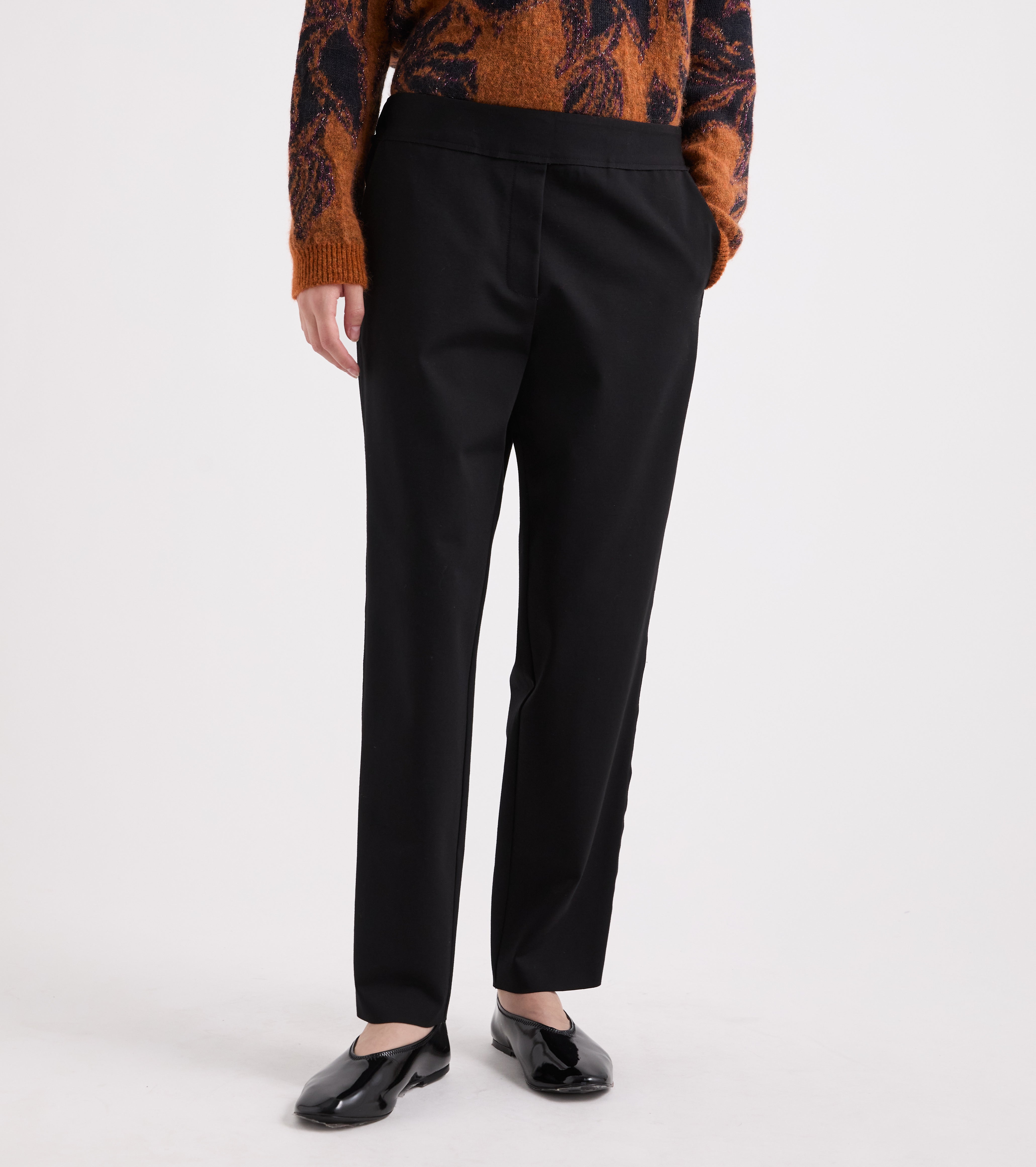 Stretch trousers with diamond-patterned pockets in black
