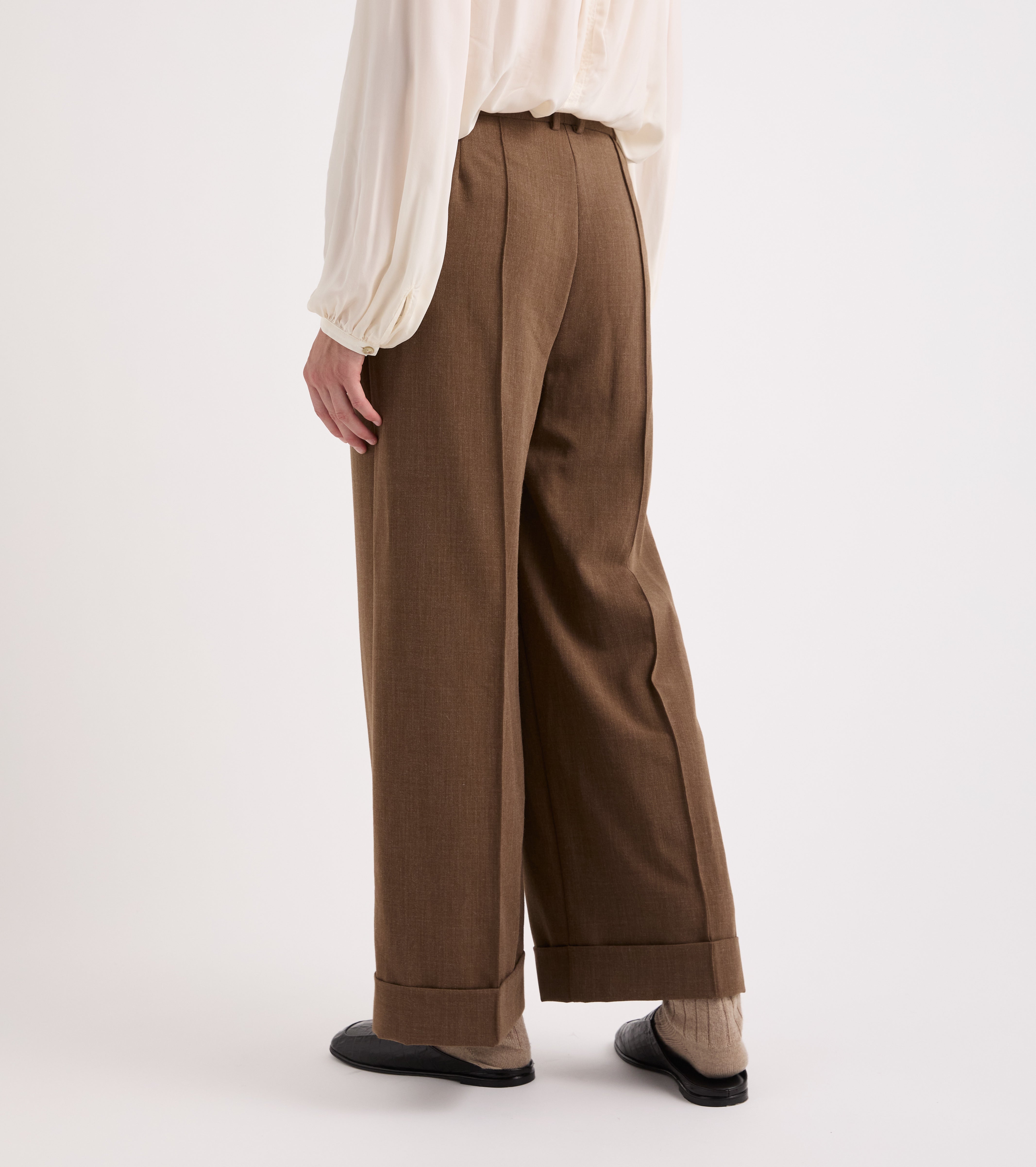 Pantaloni wide leg con risvolto nero