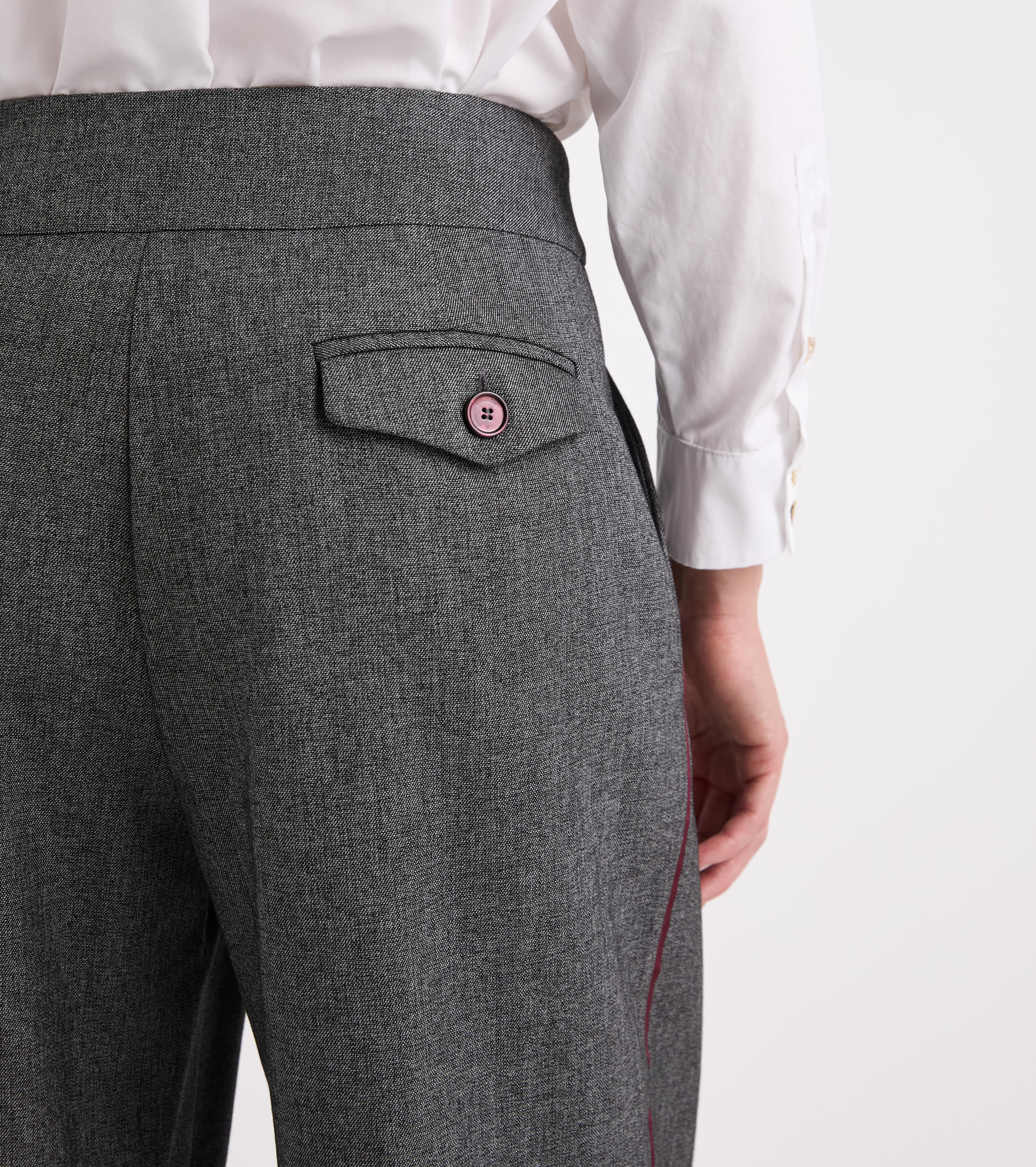 Pantaloni stretch con risvolto nero