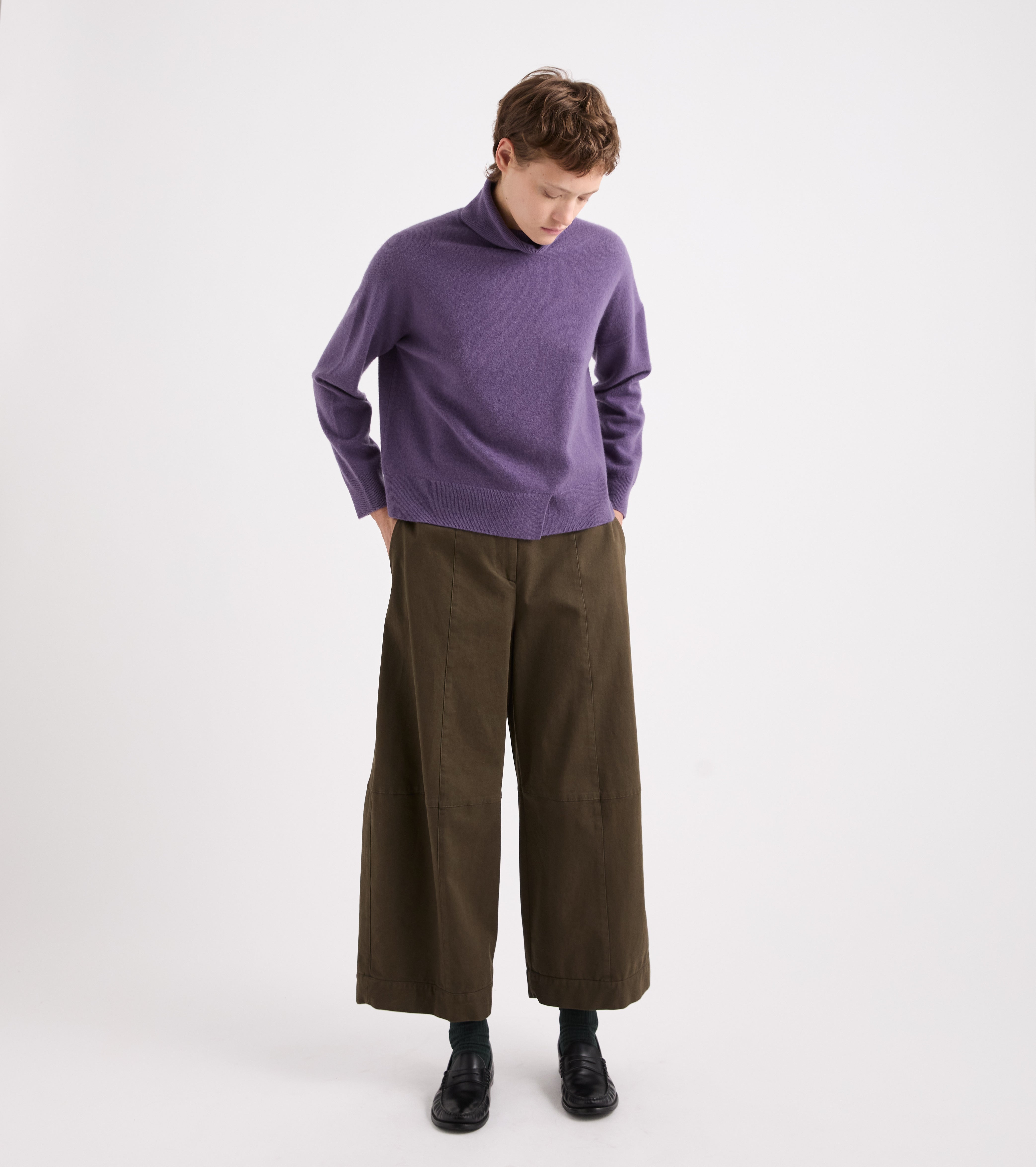 Army-green stretch twill cropped trousers