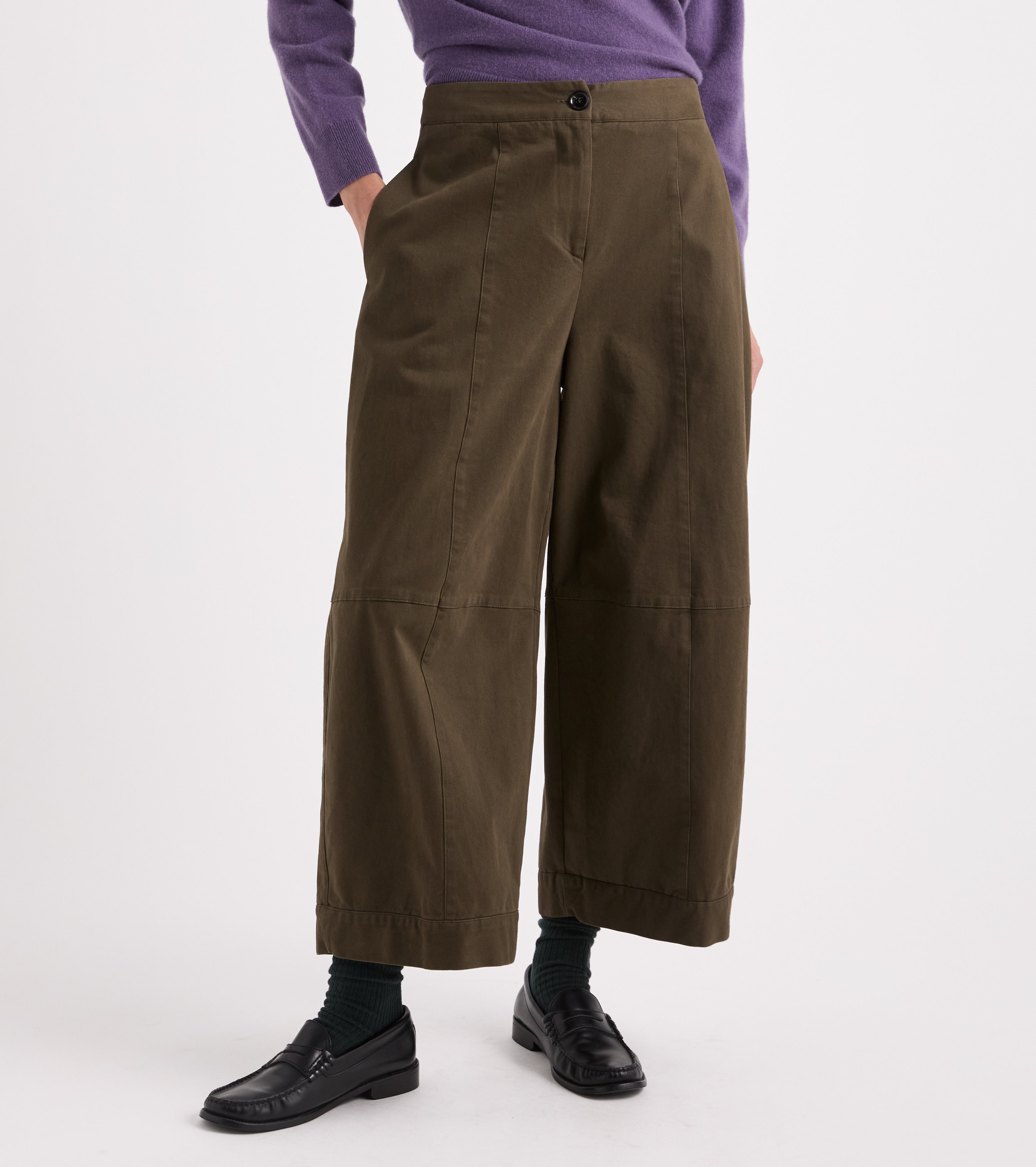 Army-green stretch twill cropped trousers