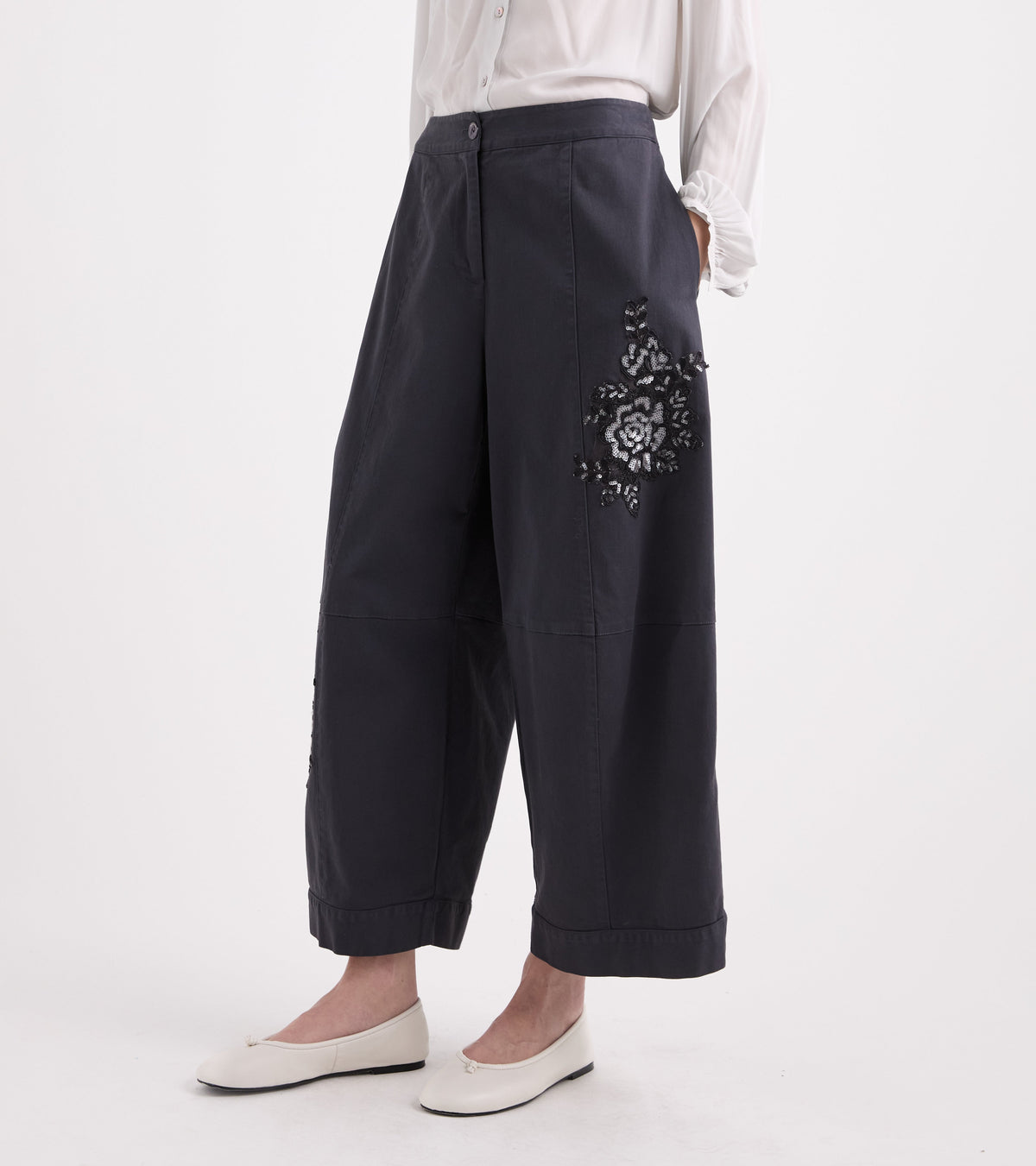 Pantaloni cropped con paillettes multicolor