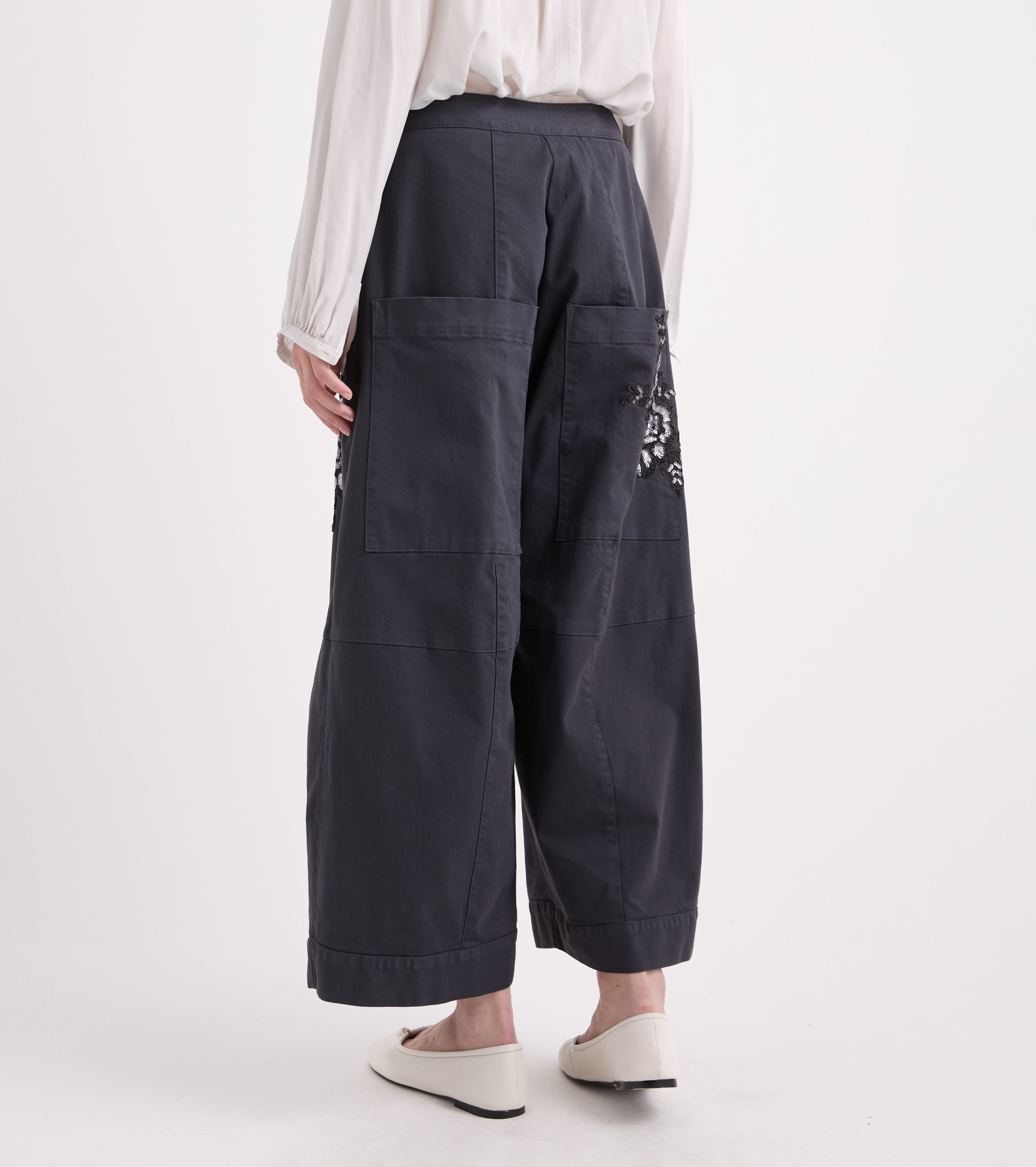 Pantaloni cropped con paillettes multicolor