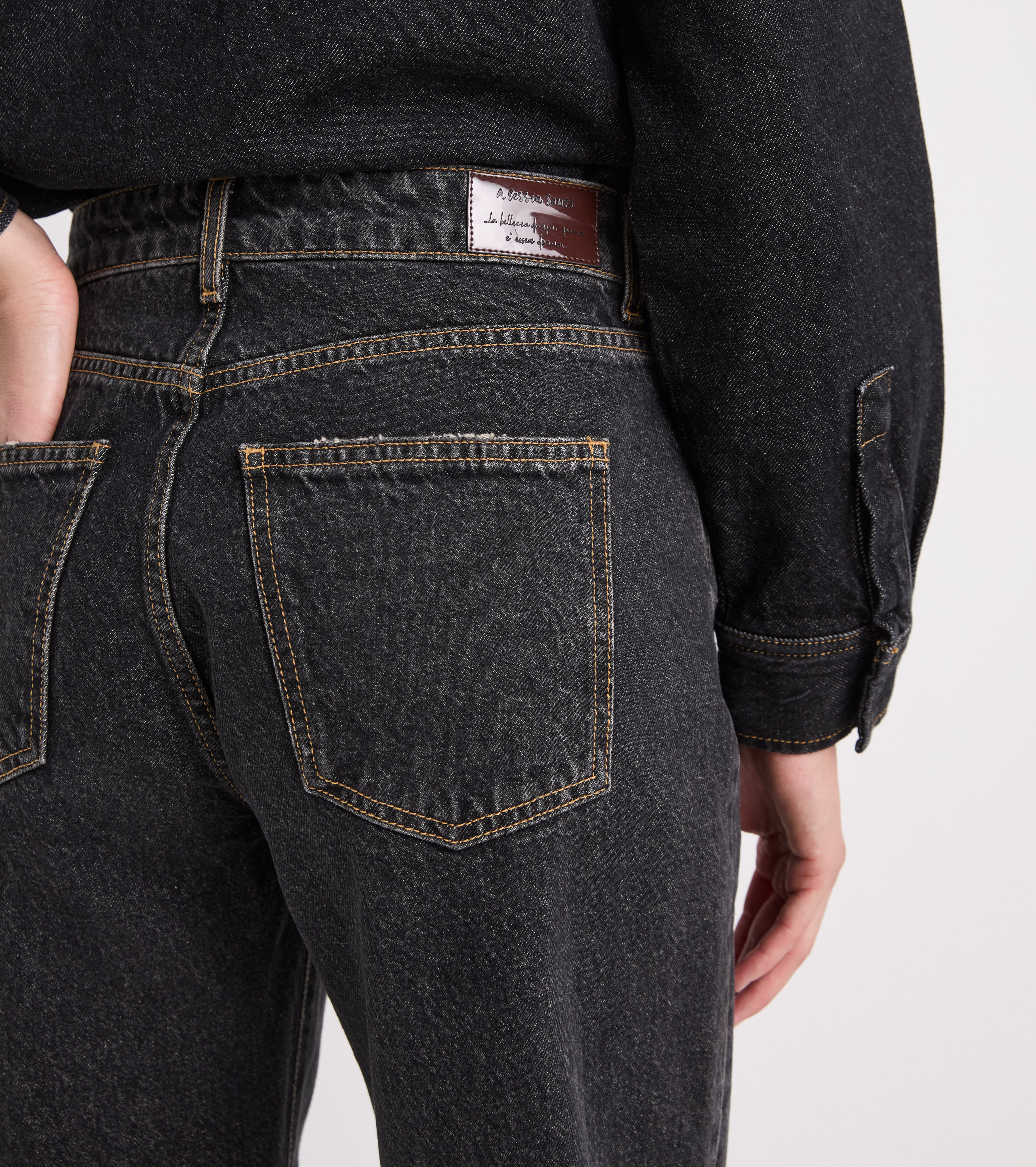 Jeans cinque tasche con dettagli destroyed nero
