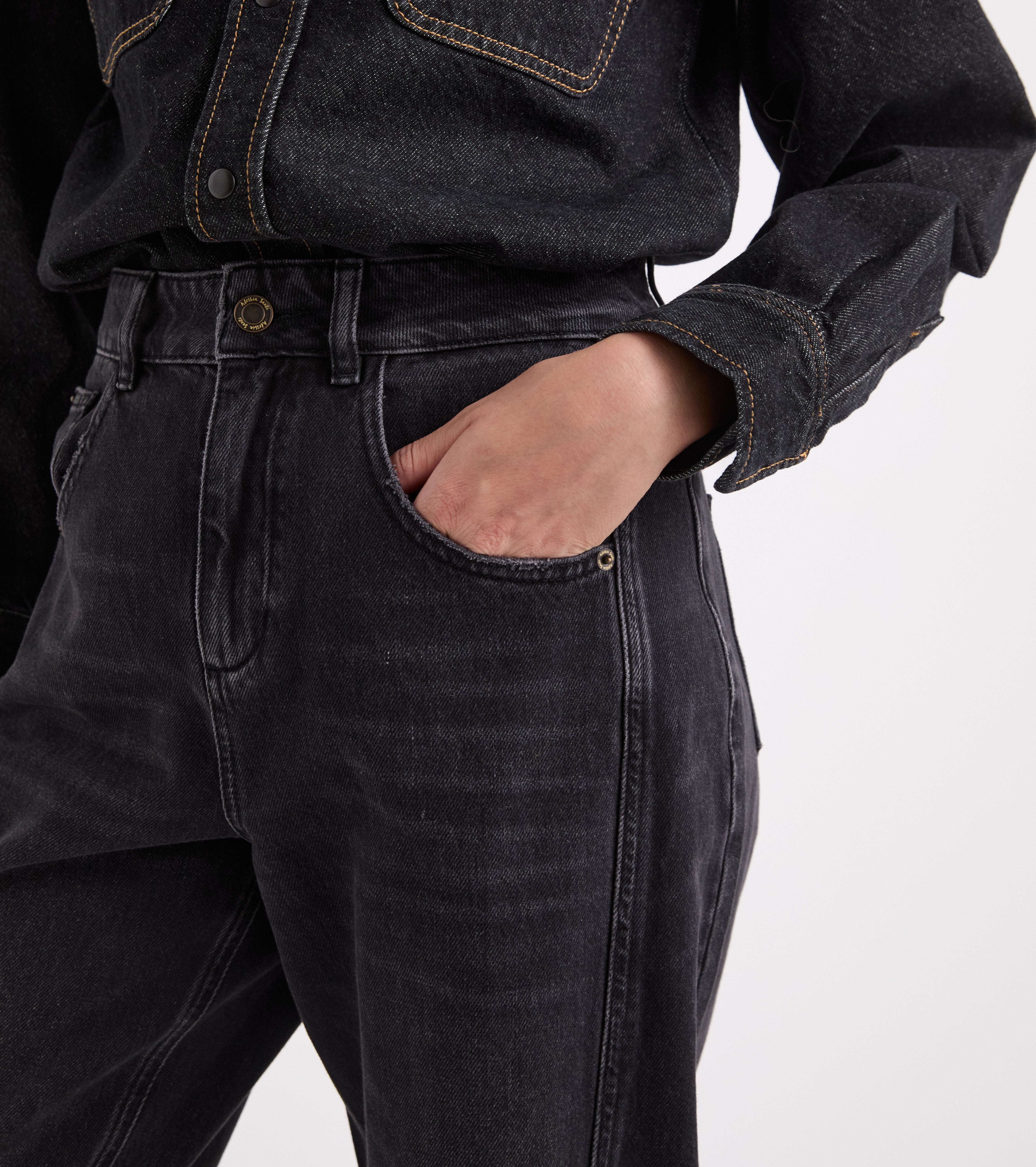 Jeans cropped in cotone effetto used marrone
