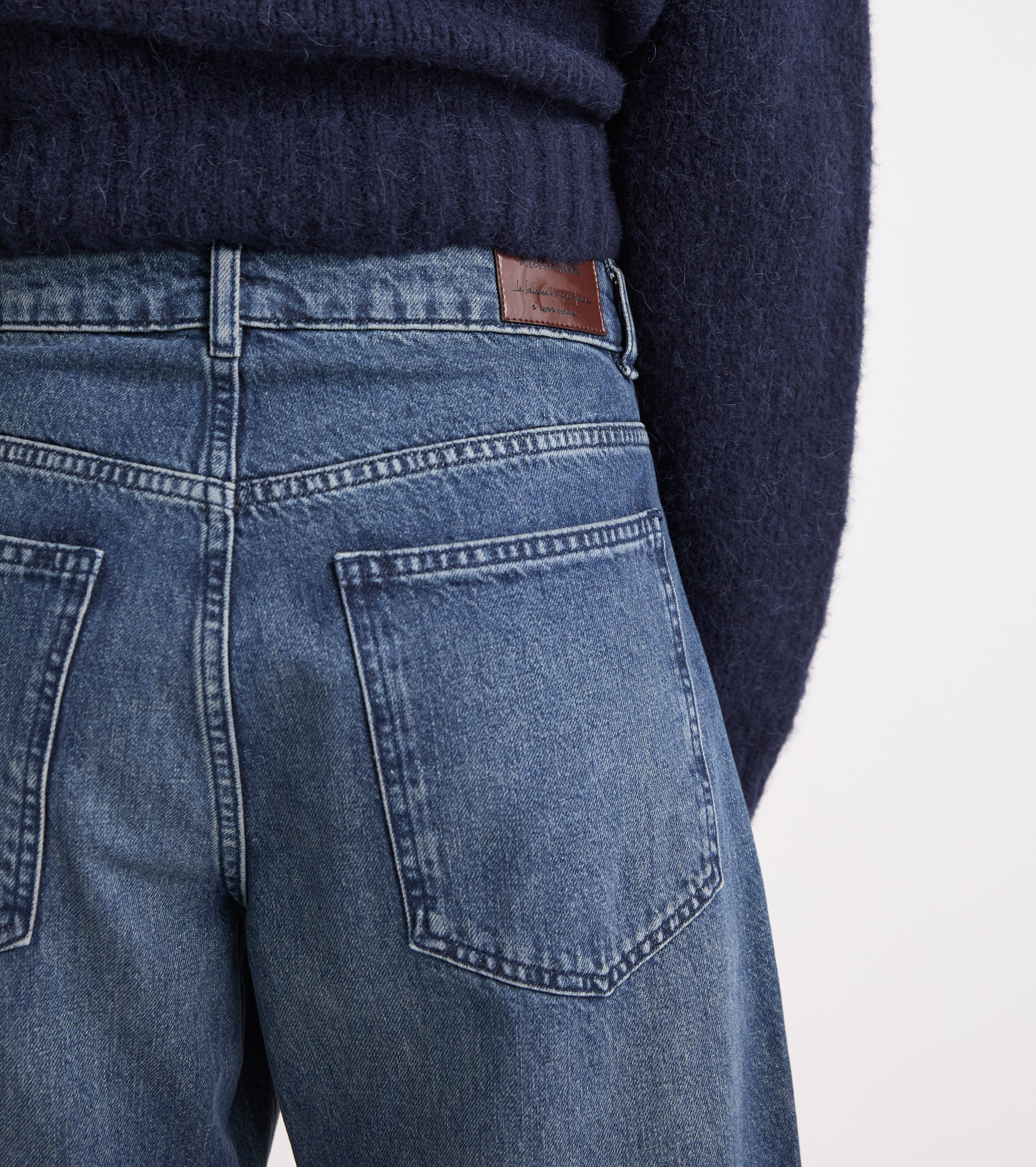 Jeans cinque tasche in cotone effetto used marrone