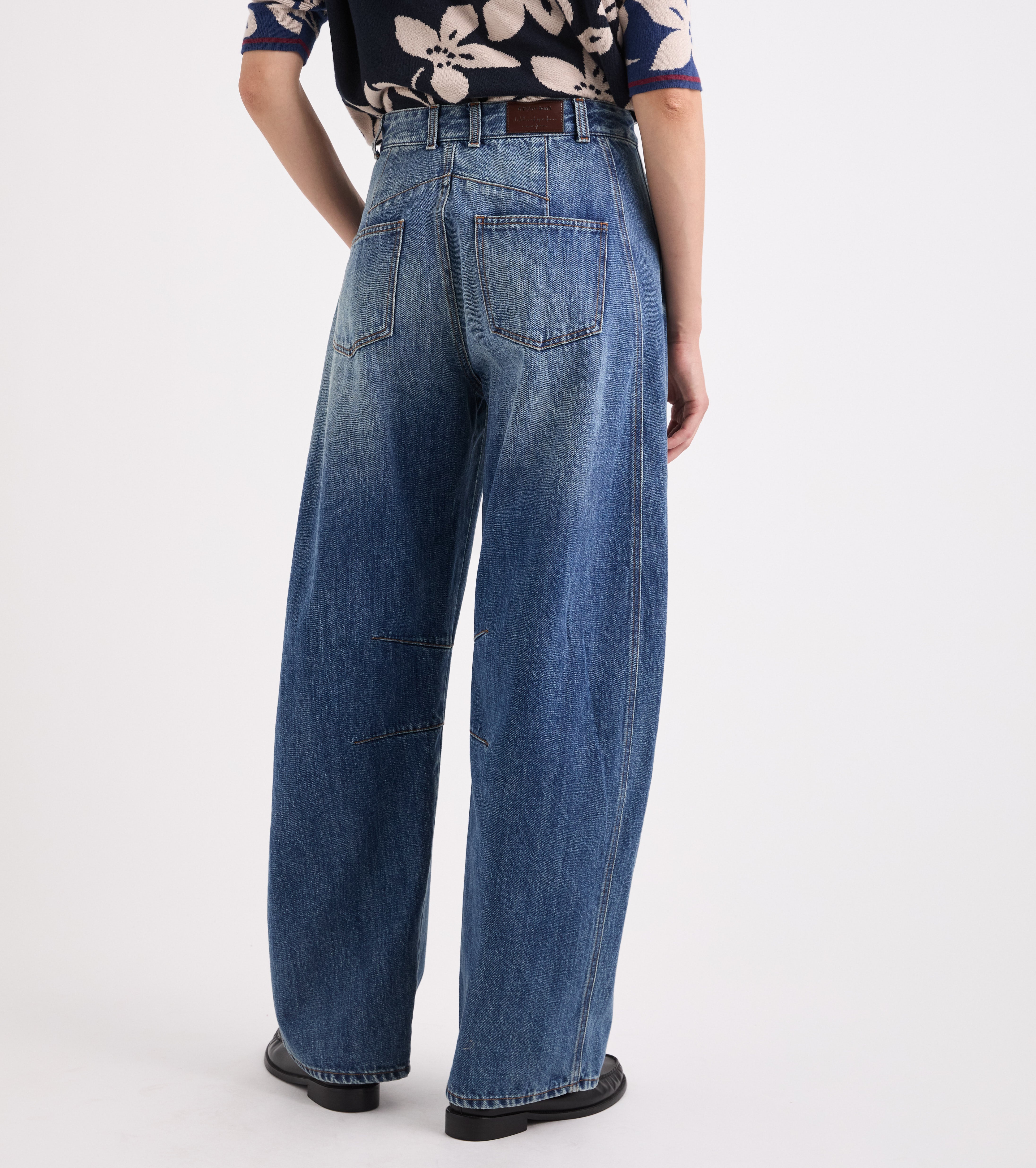 Cotton denim jeans with a distressed look