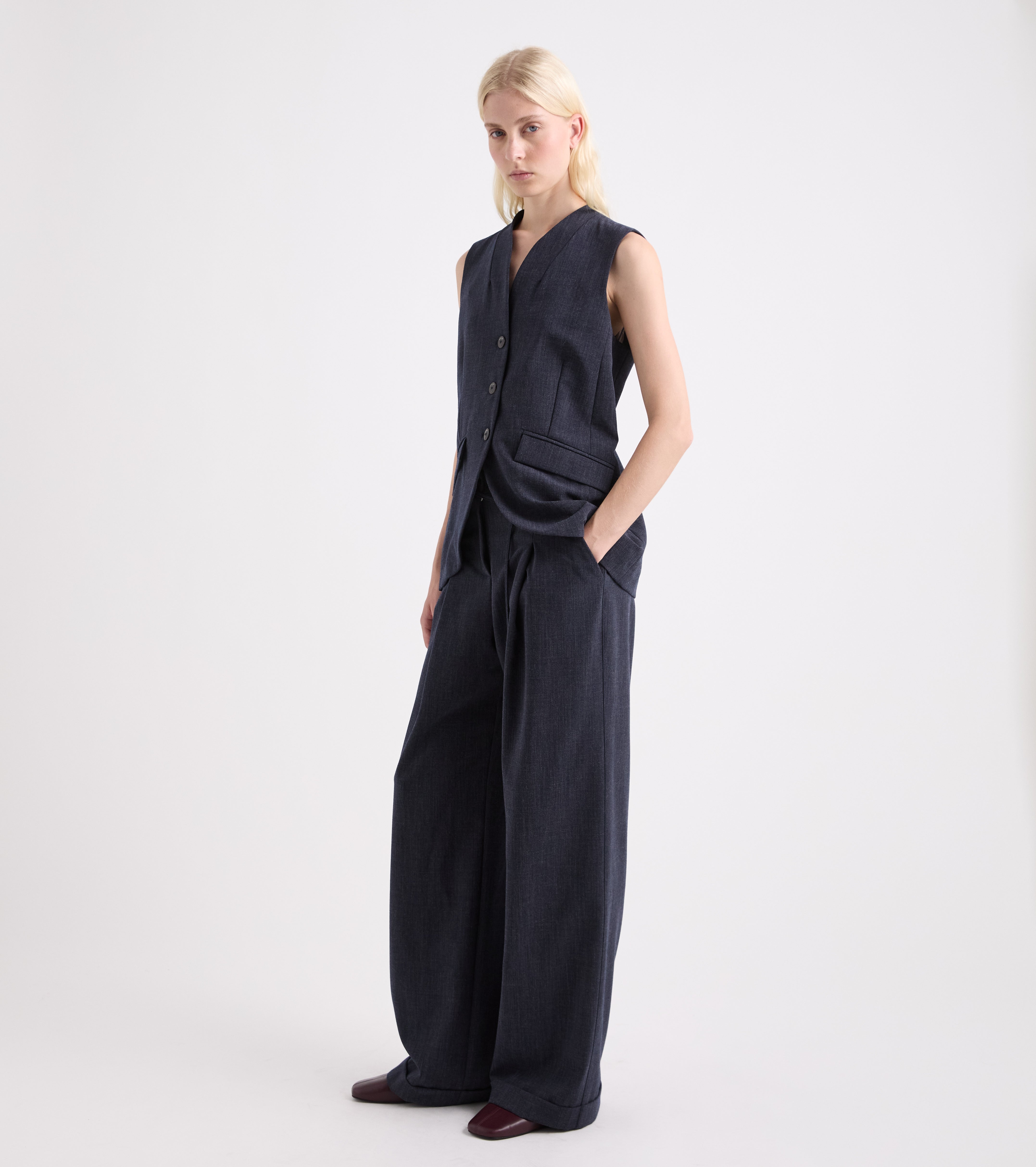 Gilet stretch con scollo a V bordeaux