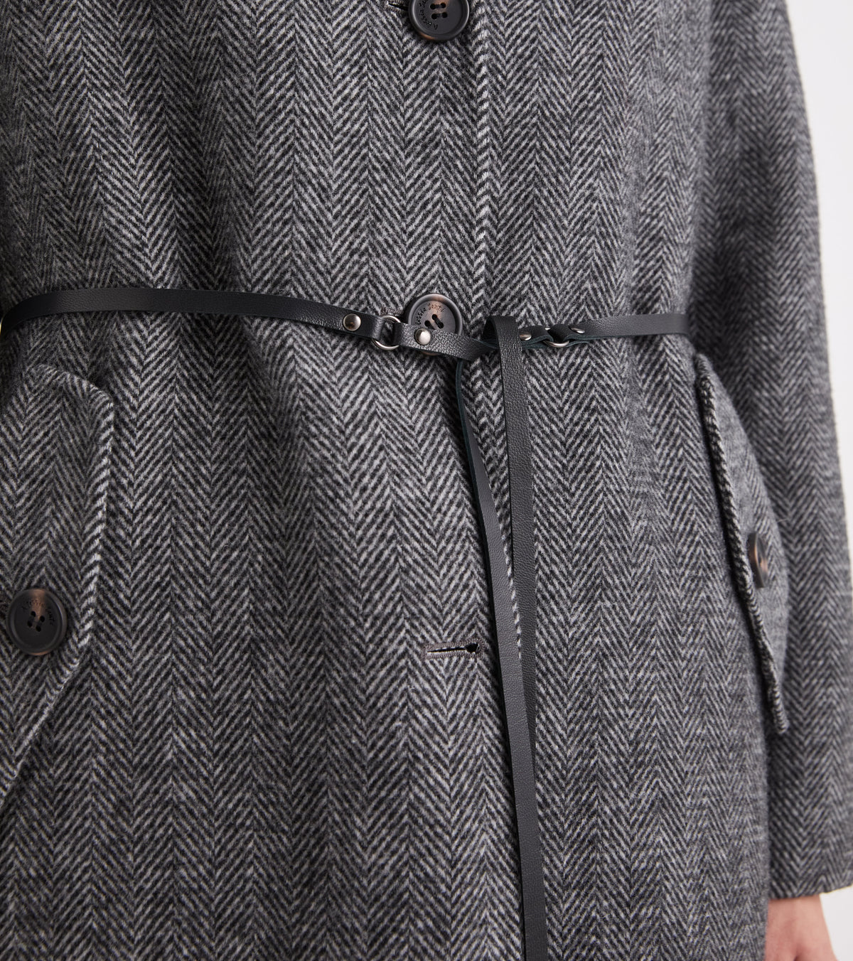Cappotto con revers e cintura nero