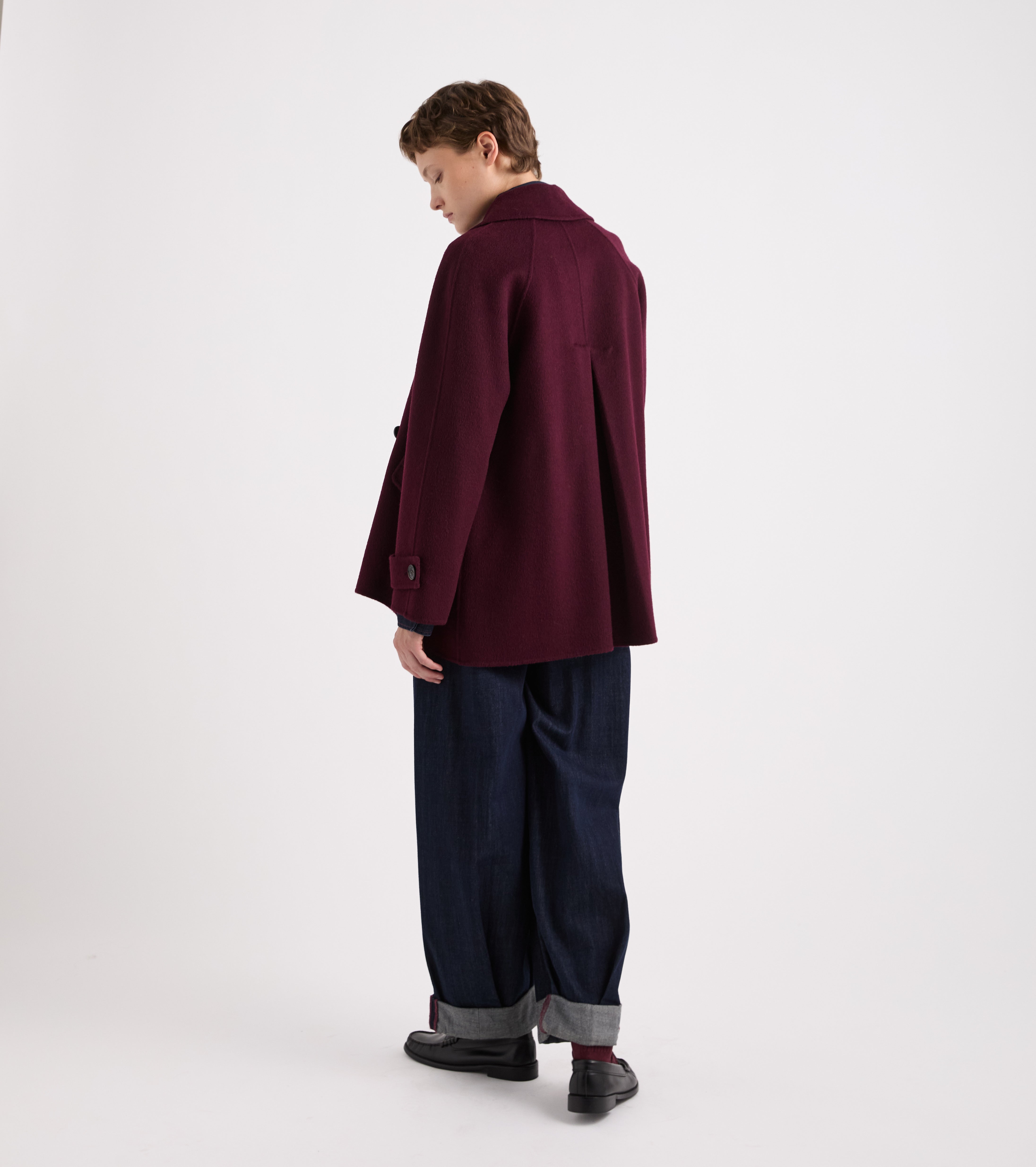 Peacoat med dobbeltknapning i en blanding af kashmir og lambrusco