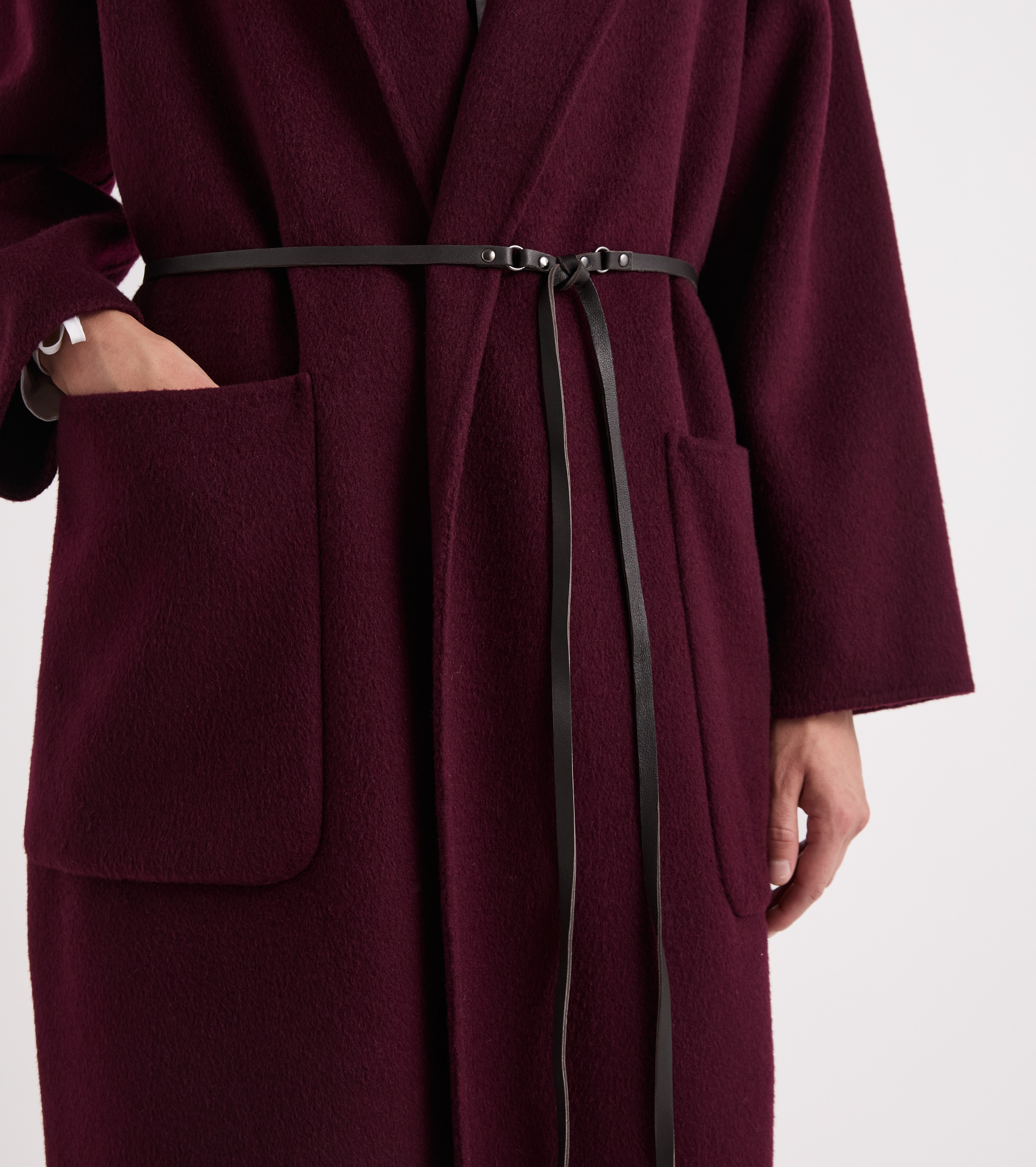 Cappotto in misto cashmere con cintura bianco e nero