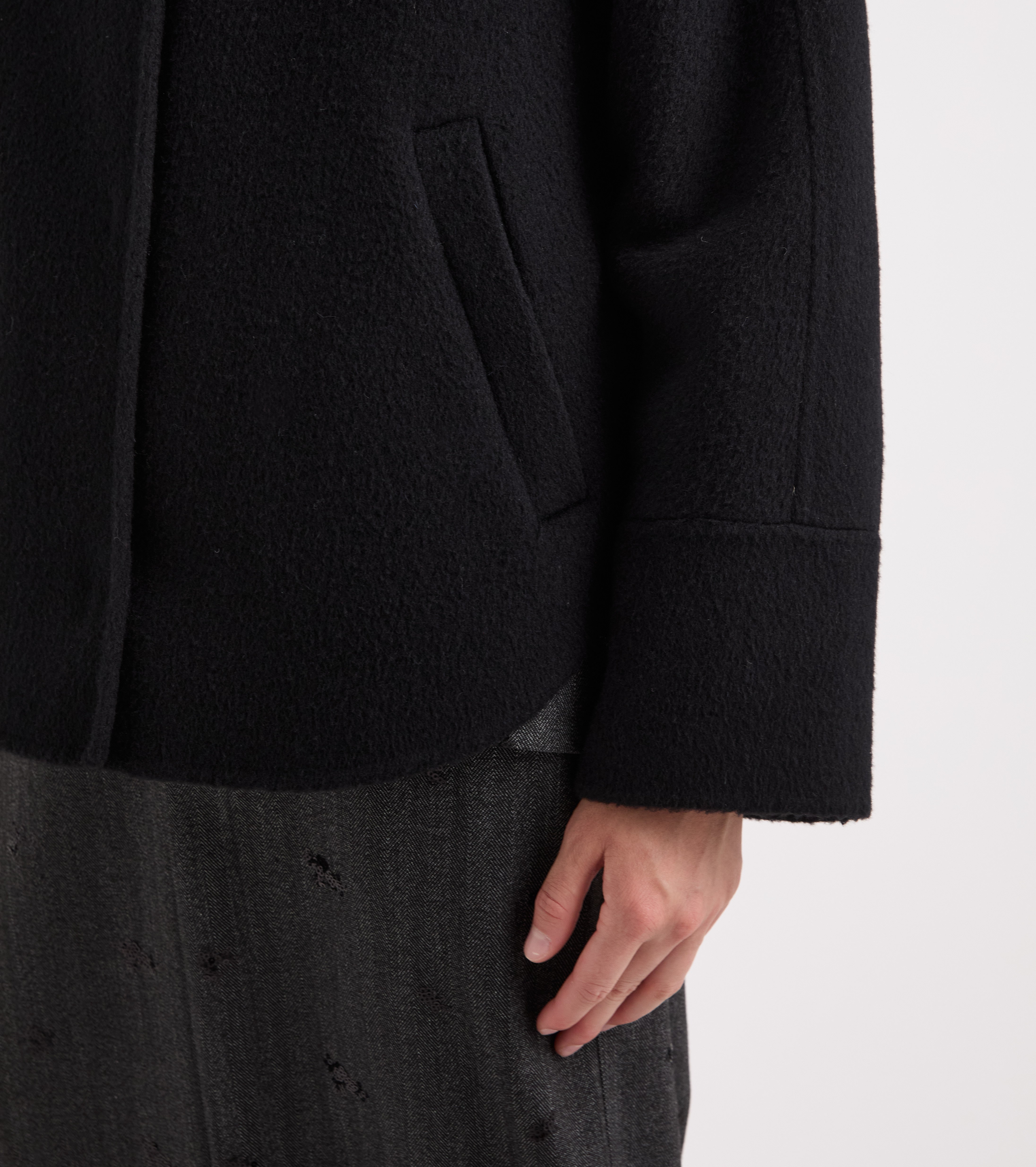 Cappotto con cappuccio in nylon bianco e nero