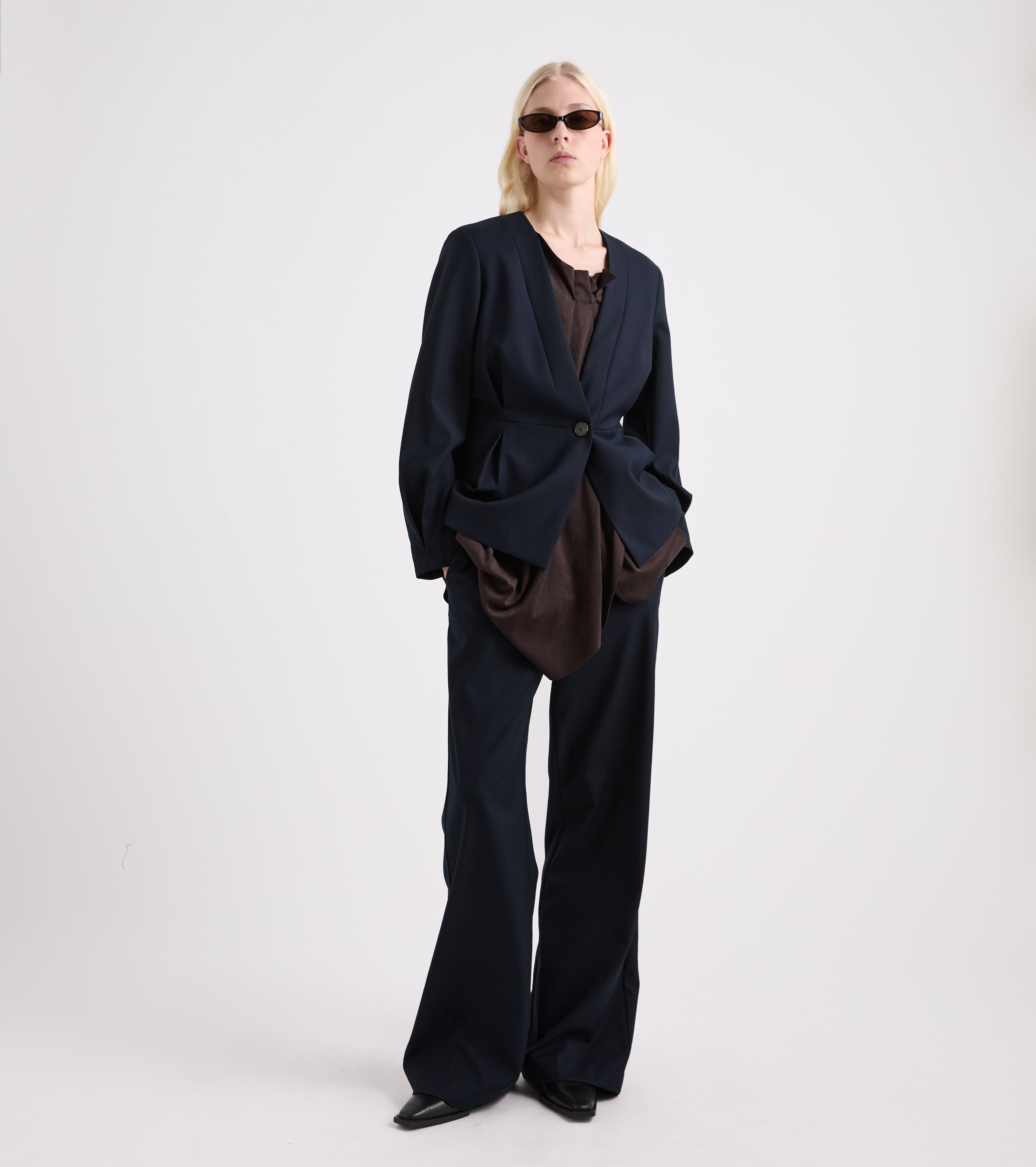 Giacca in viscosa stretch con bottone abisso