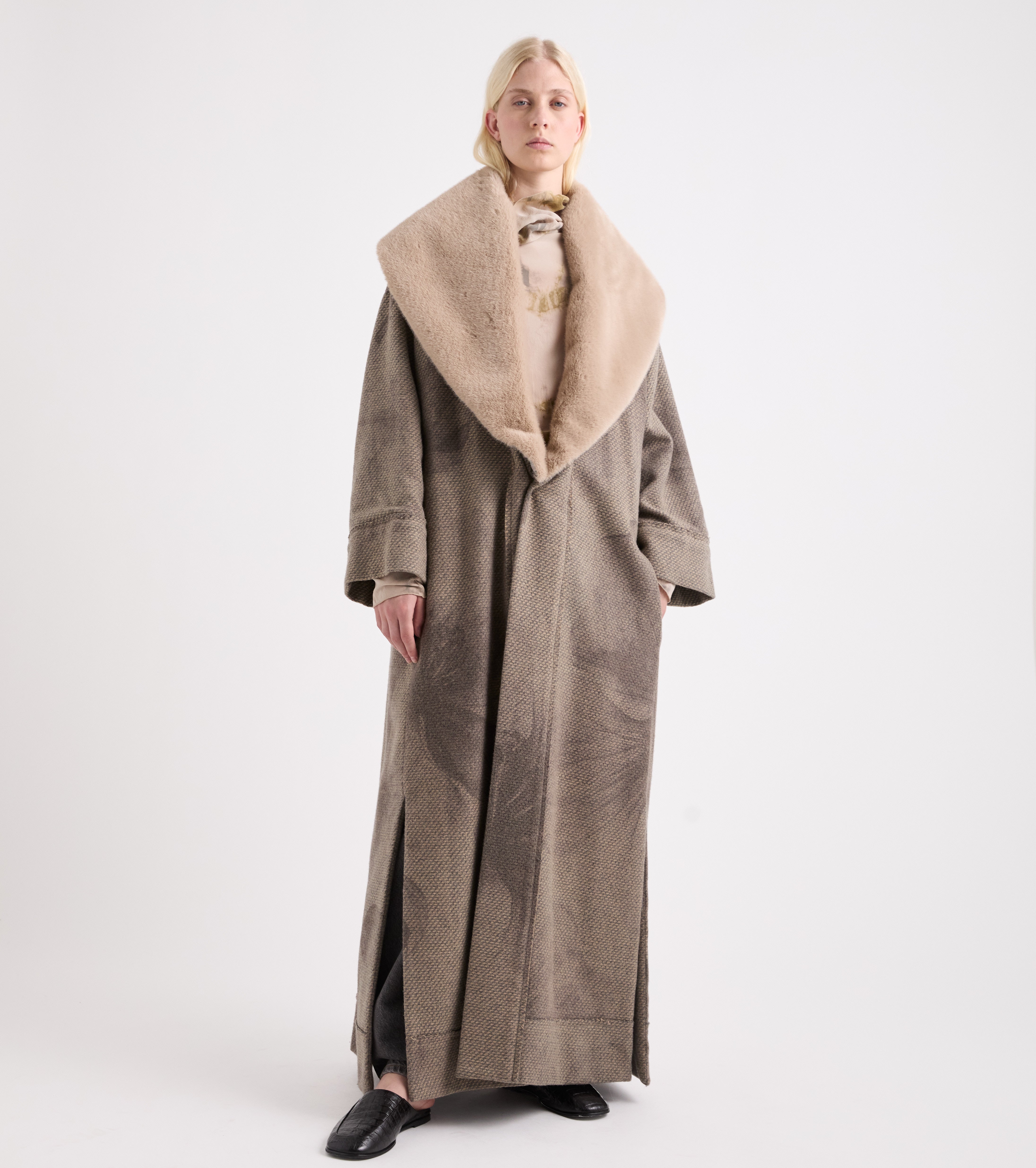 Cappotto floreale con collo in ecopelliccia sabbia fiore