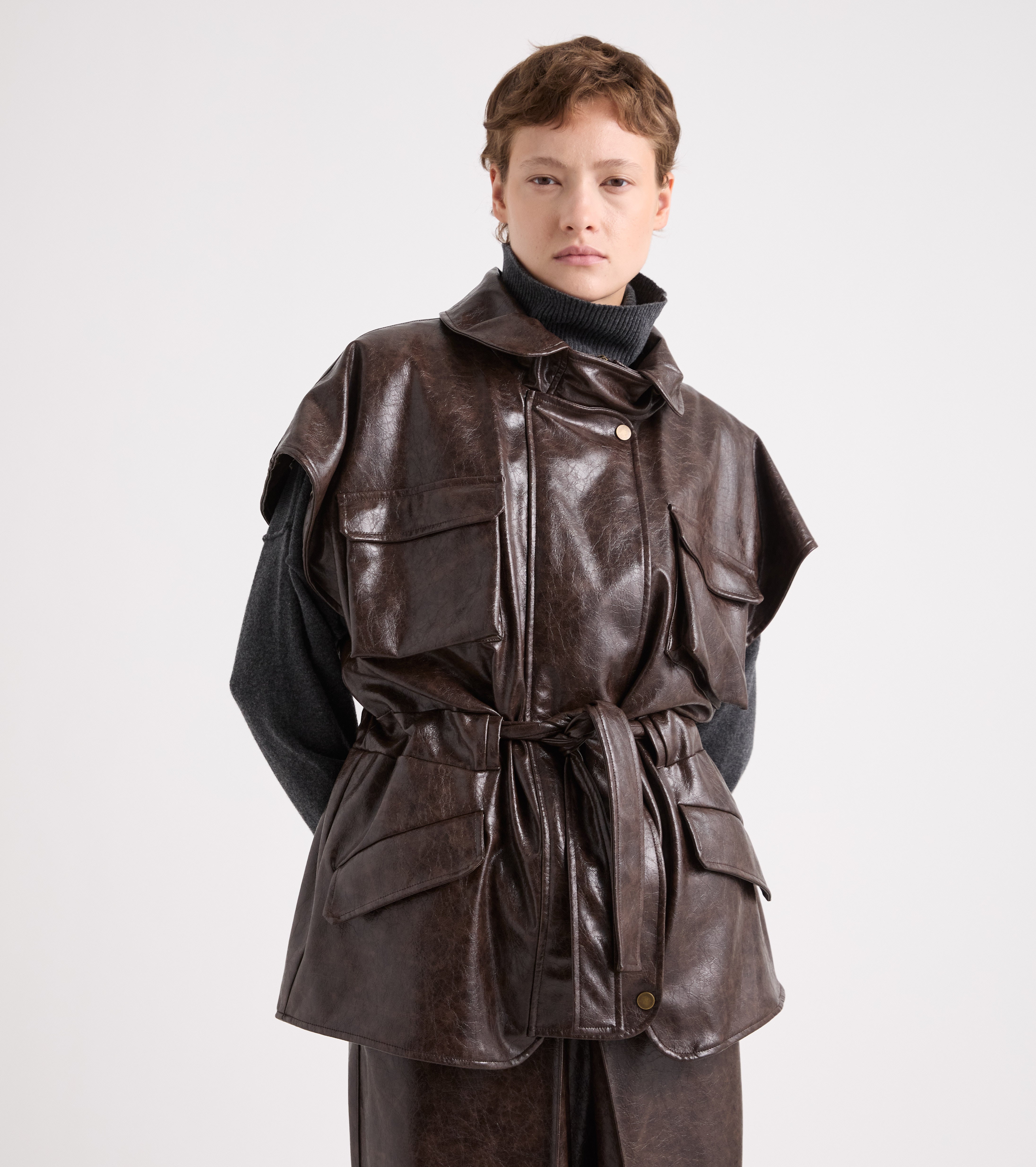 Giacca in similpelle con collo a camicia ebano