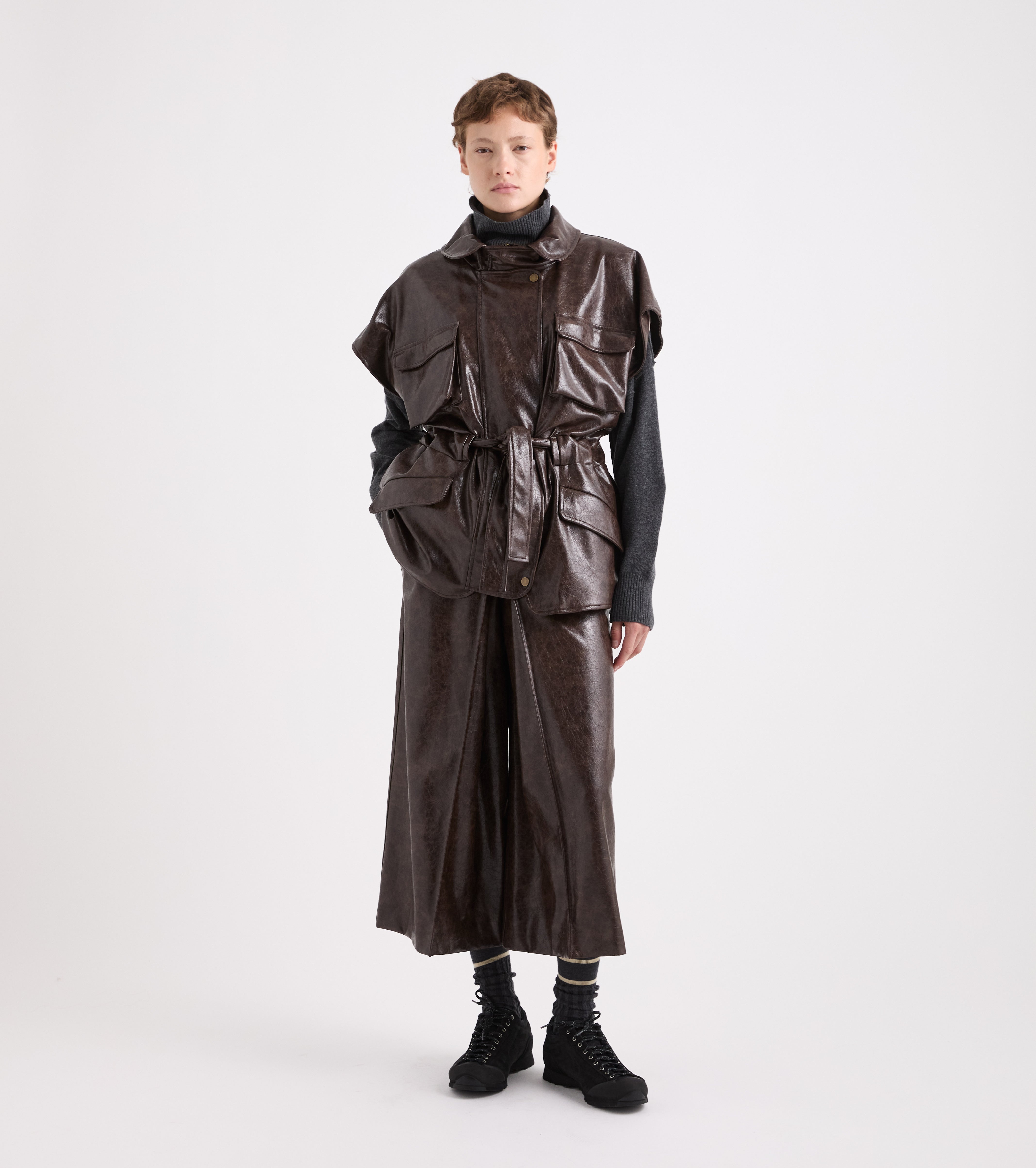 Giacca in similpelle con collo a camicia ebano