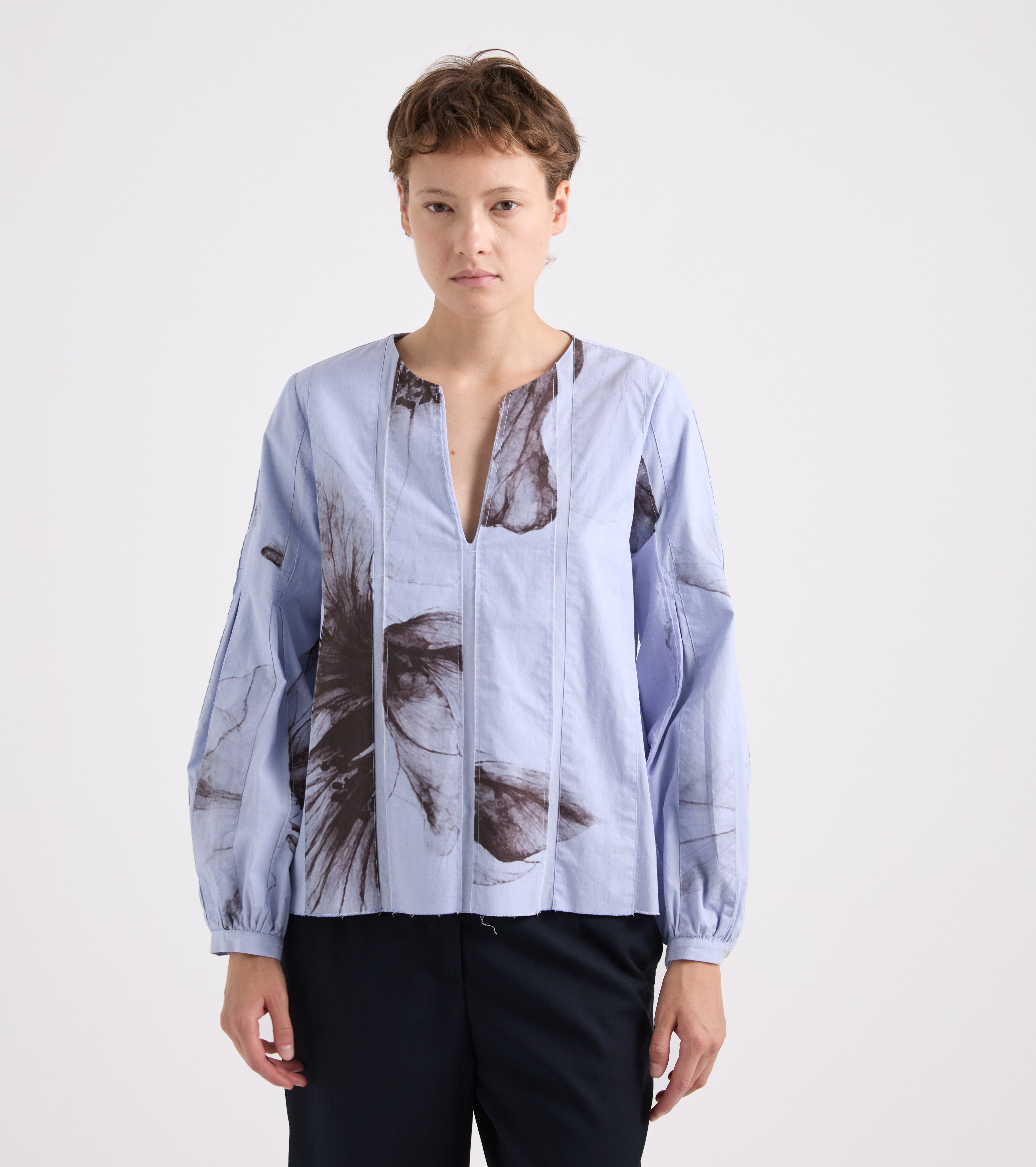 Blusa floreale con maniche lunghe blue