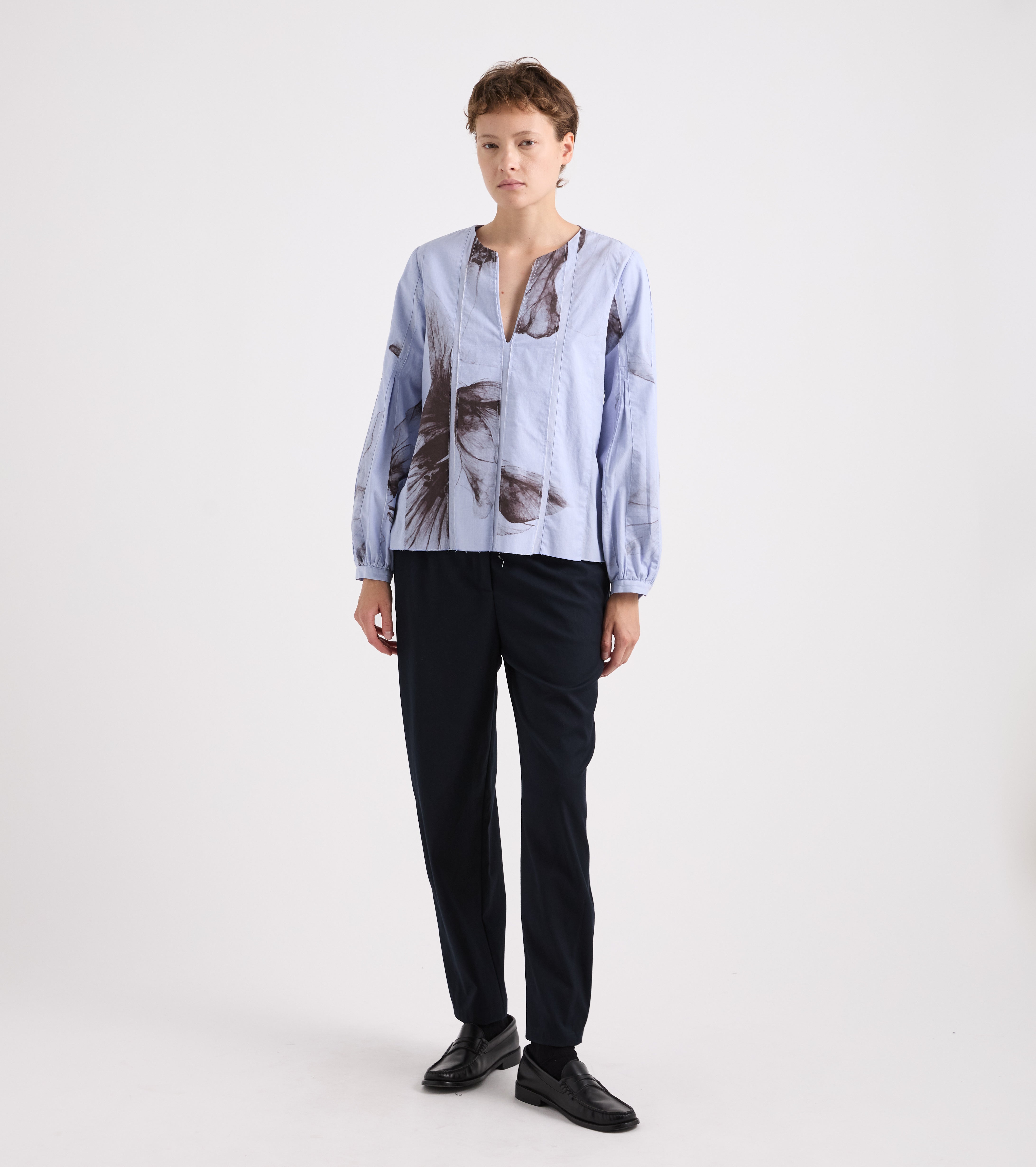 Blusa floreale con maniche lunghe blue
