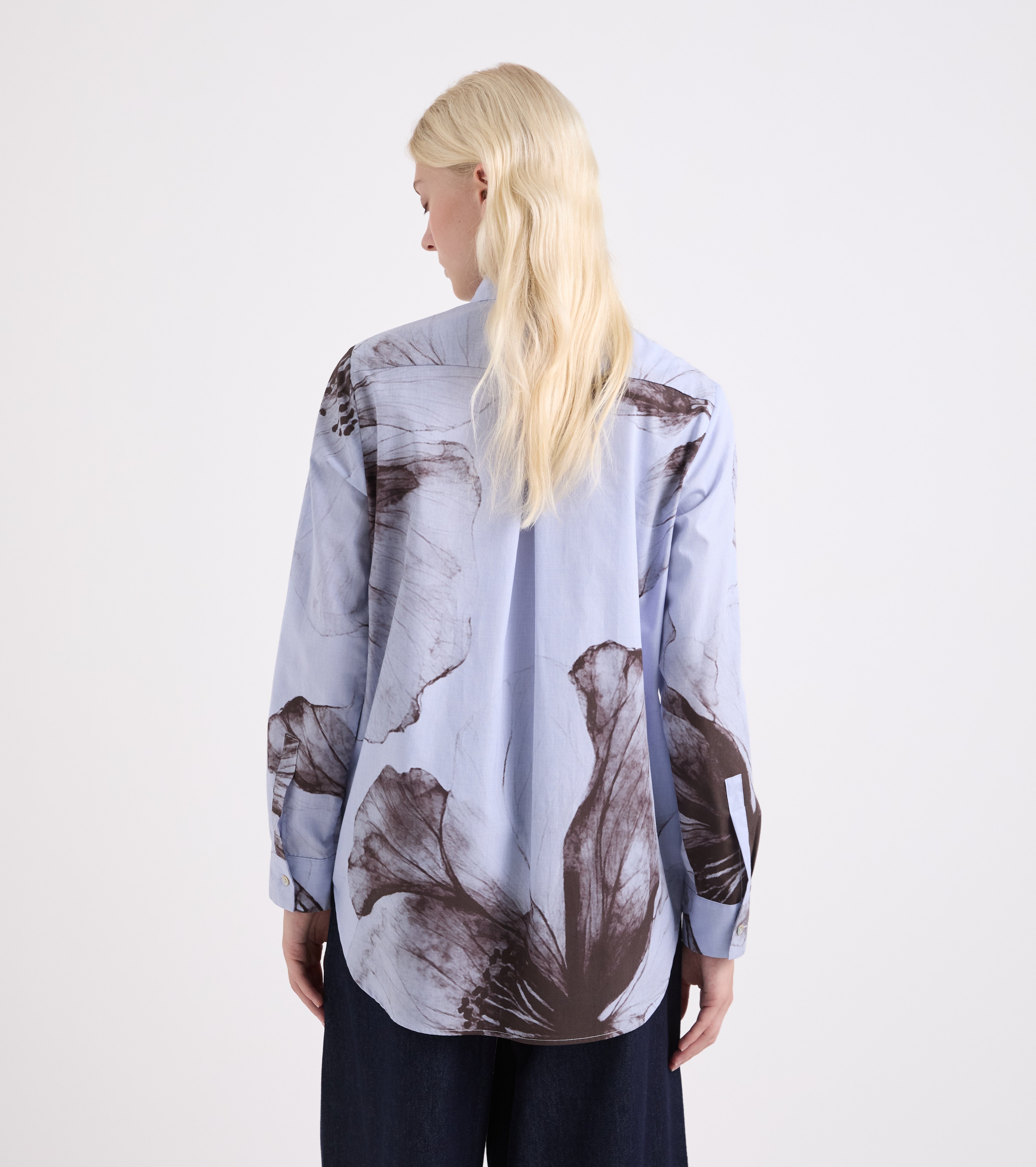 Camicia floreale con taschino nero