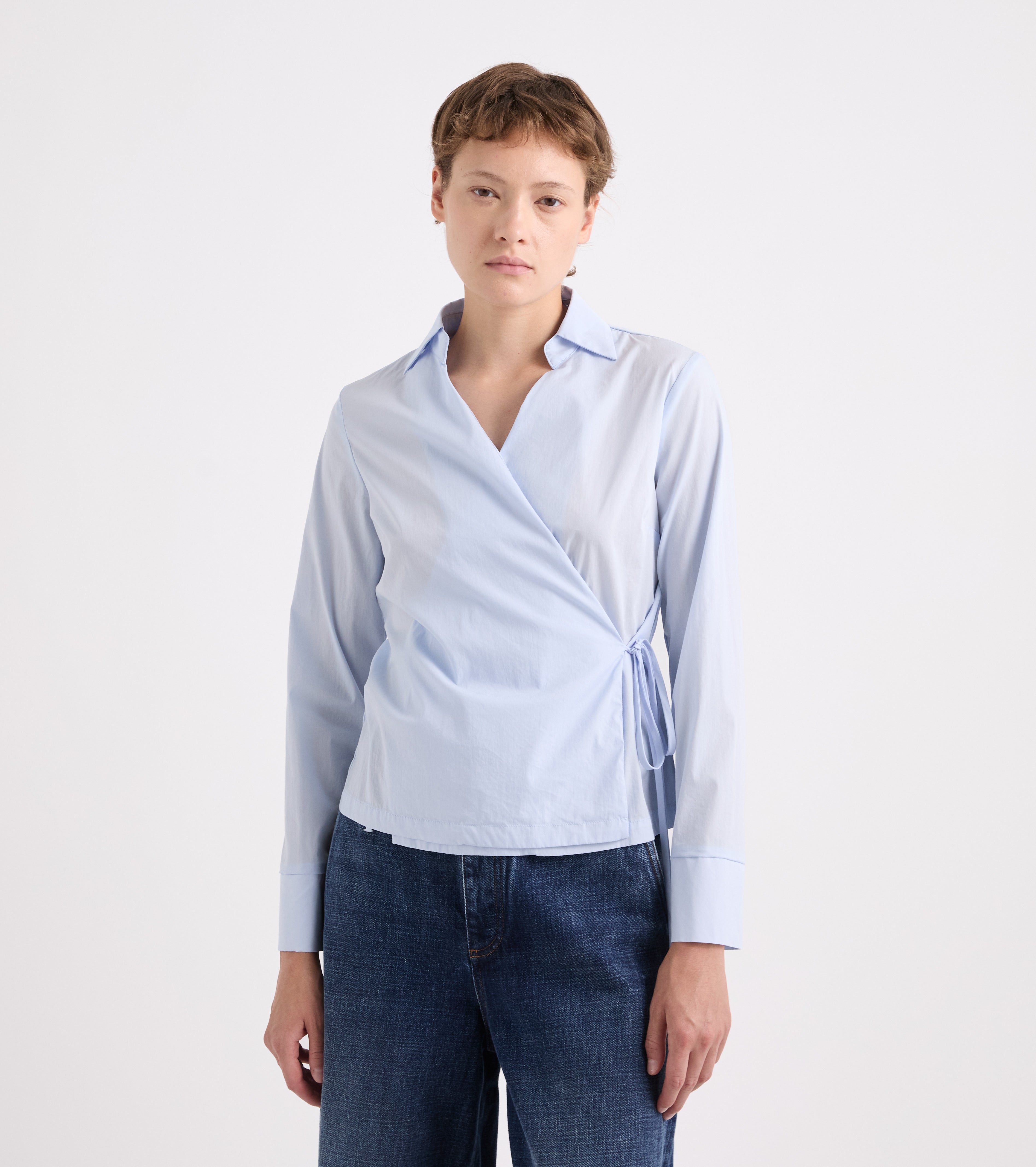 Blusa stretch con scollo a V nero