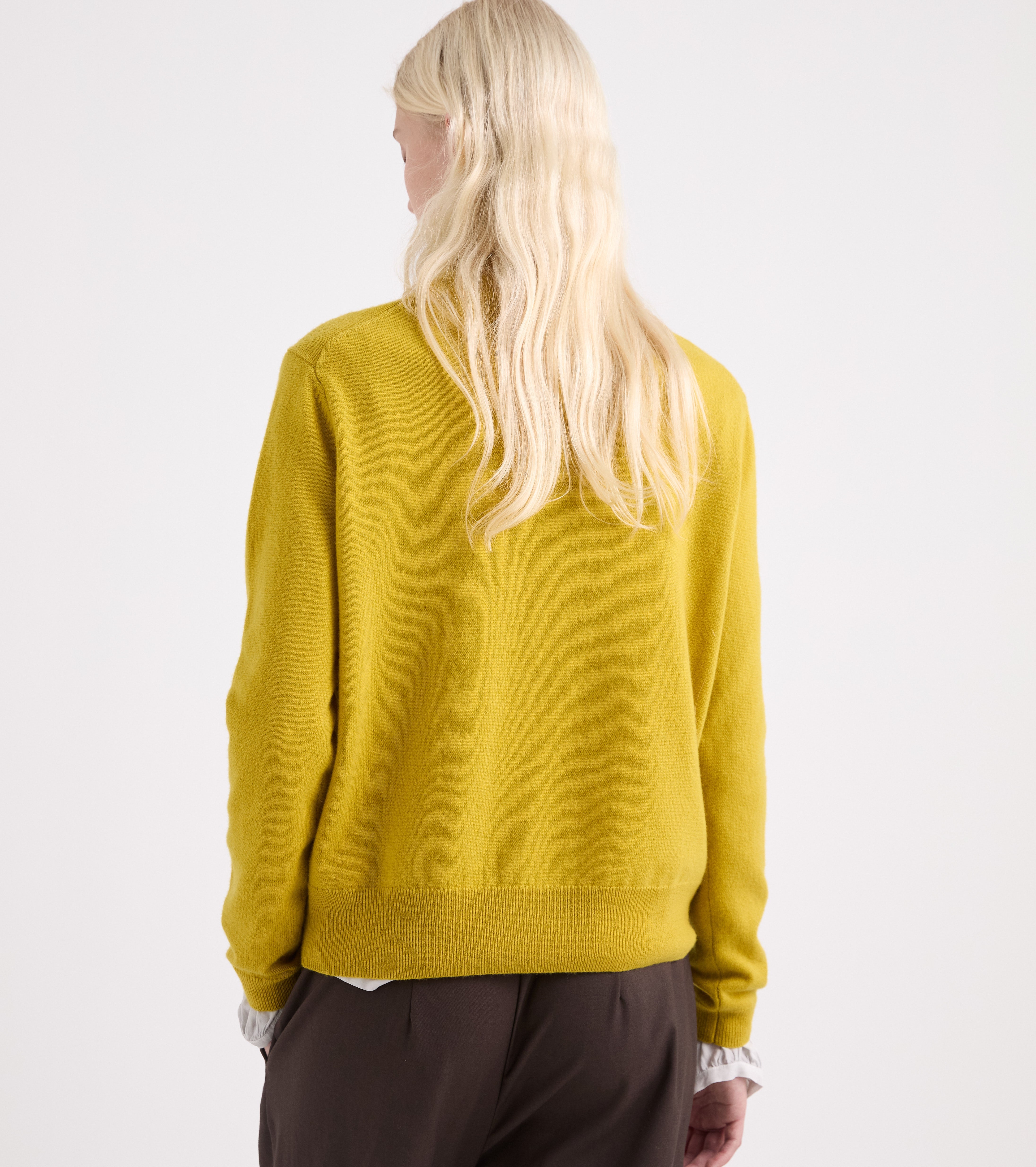 Rullekravesweater i uldblanding i olivenfarve