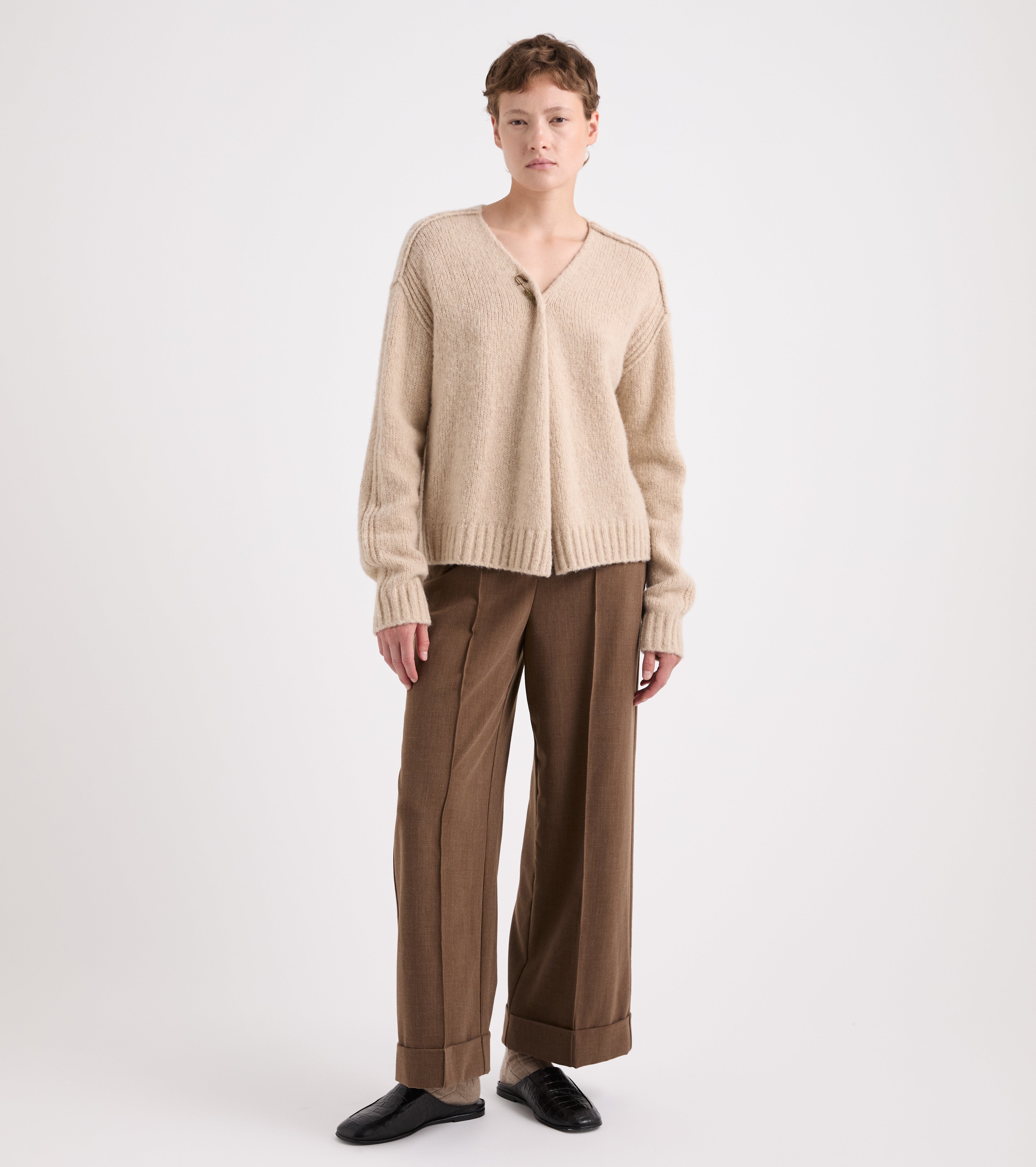 Cardigan in maglia con scollo a V bianco e nero
