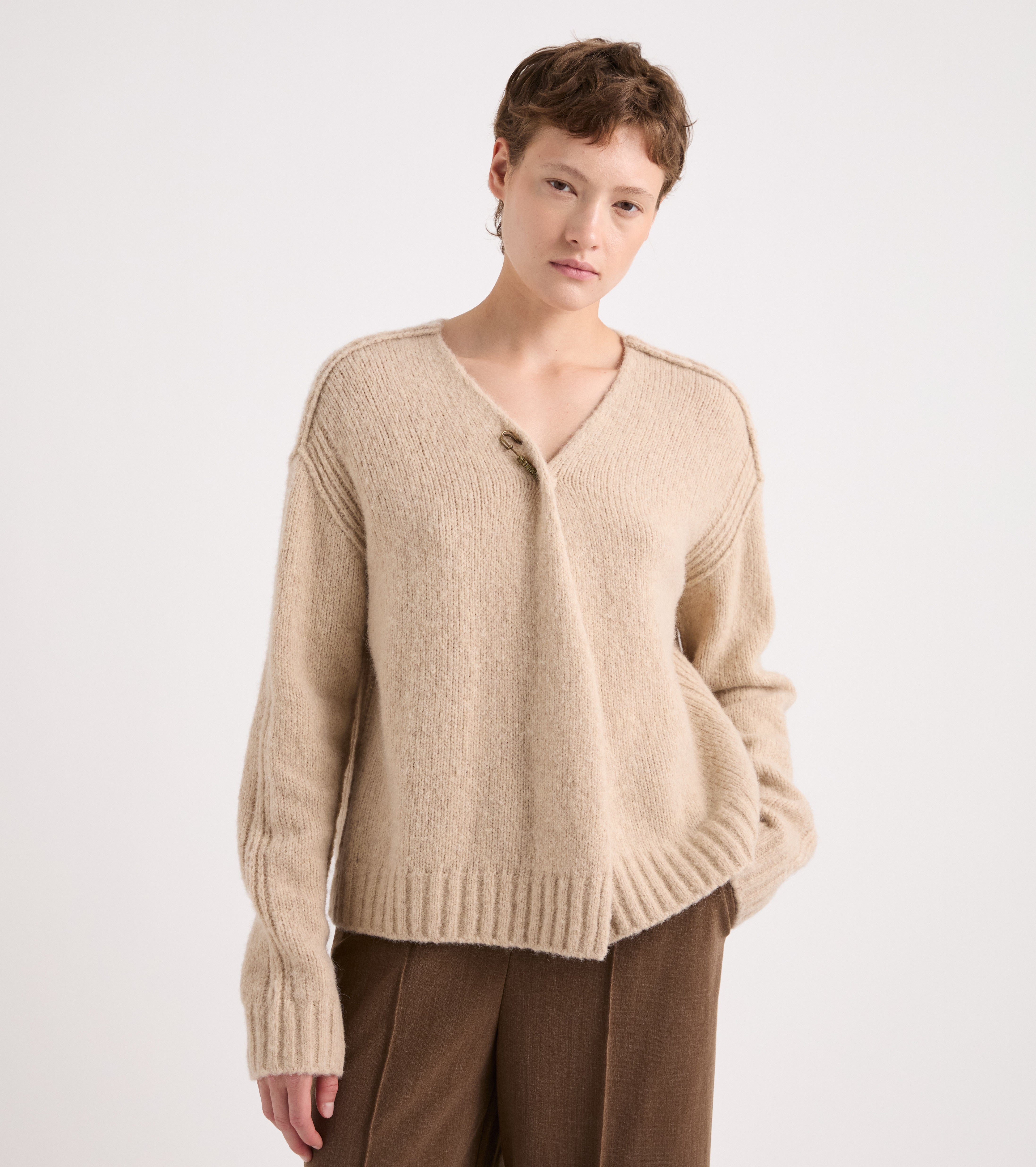 Cardigan in maglia con scollo a V bianco e nero