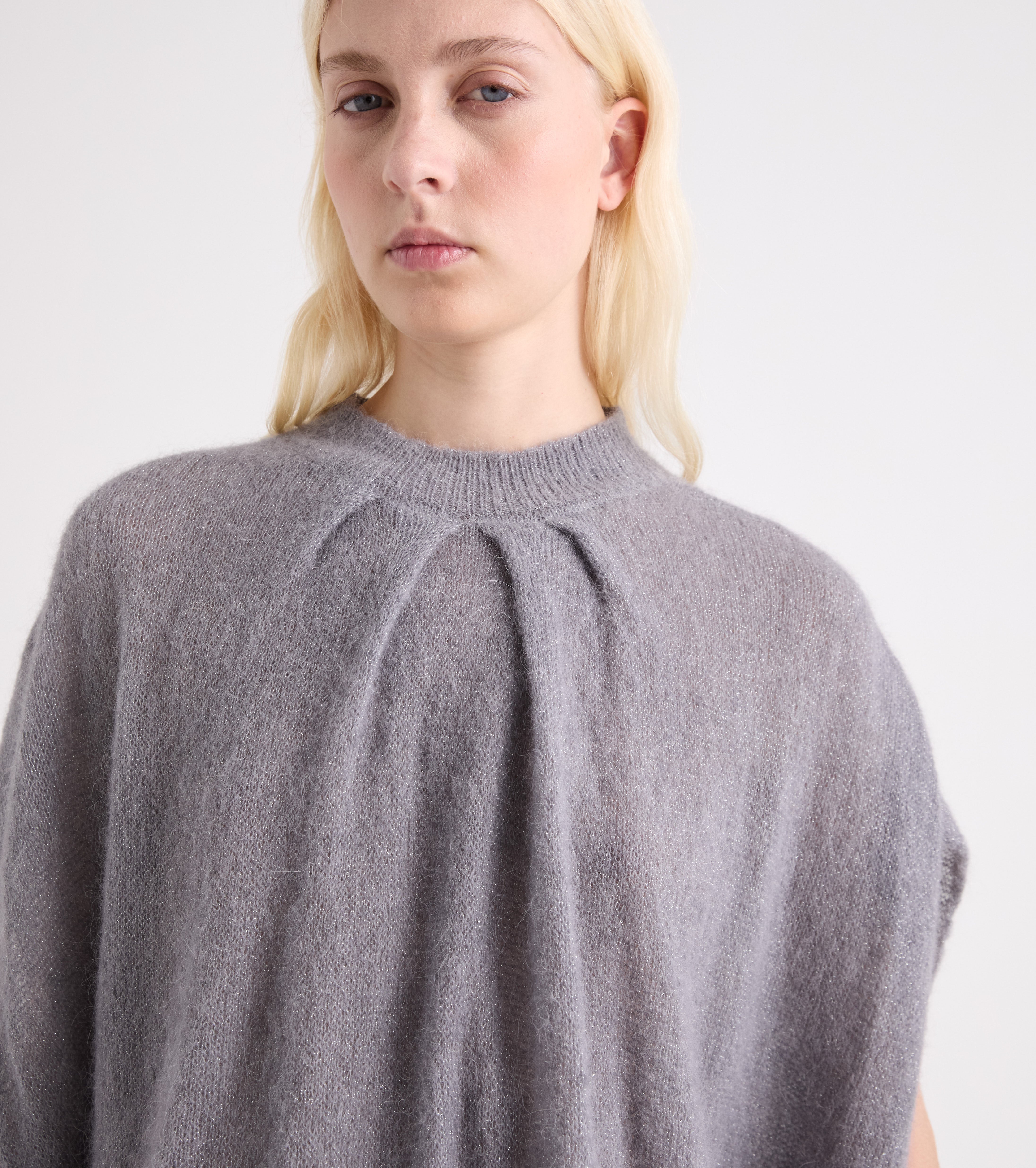 Trøje i en blanding af alpaca og lurex i farven jern