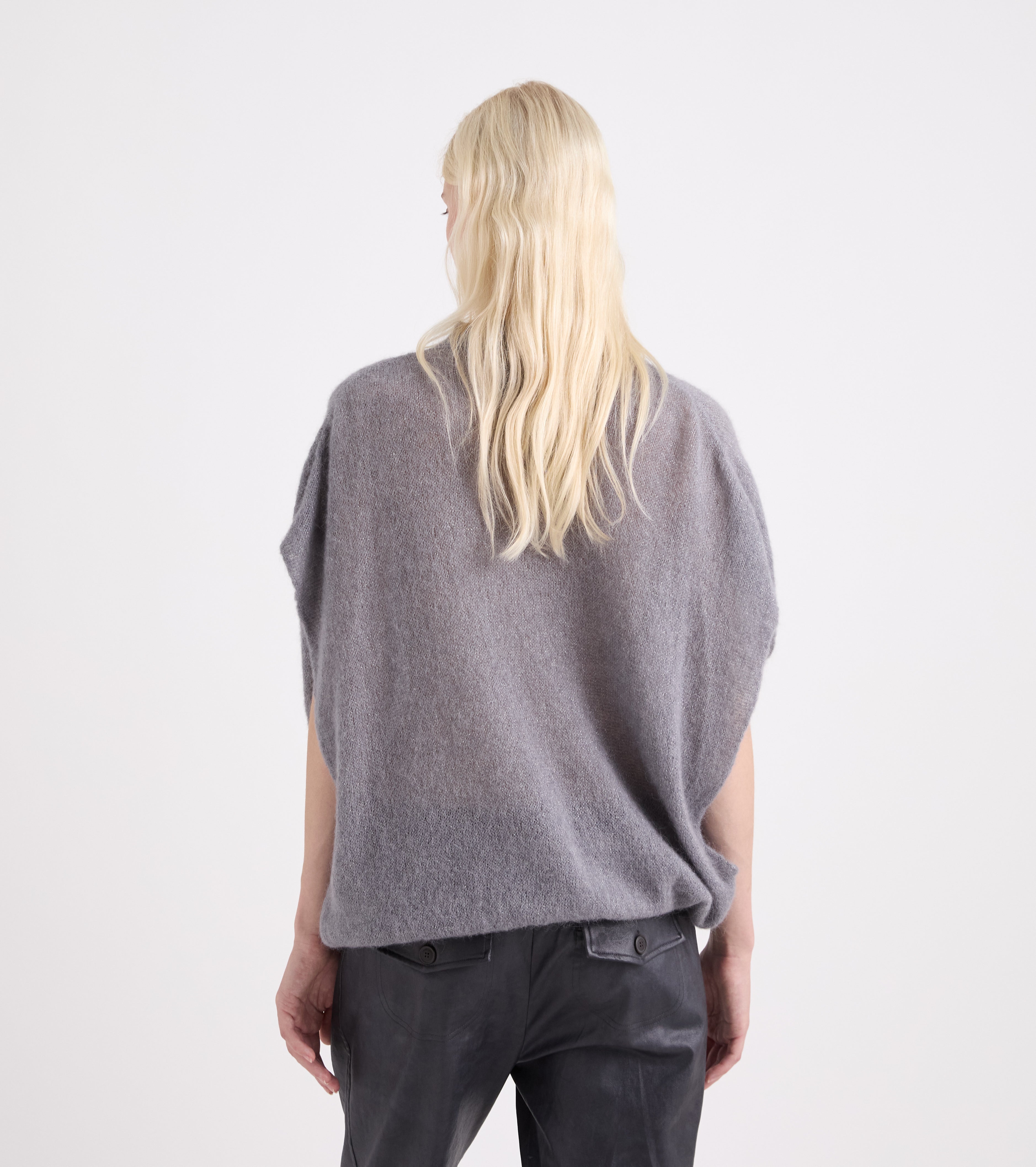 Trøje i en blanding af alpaca og lurex i farven jern