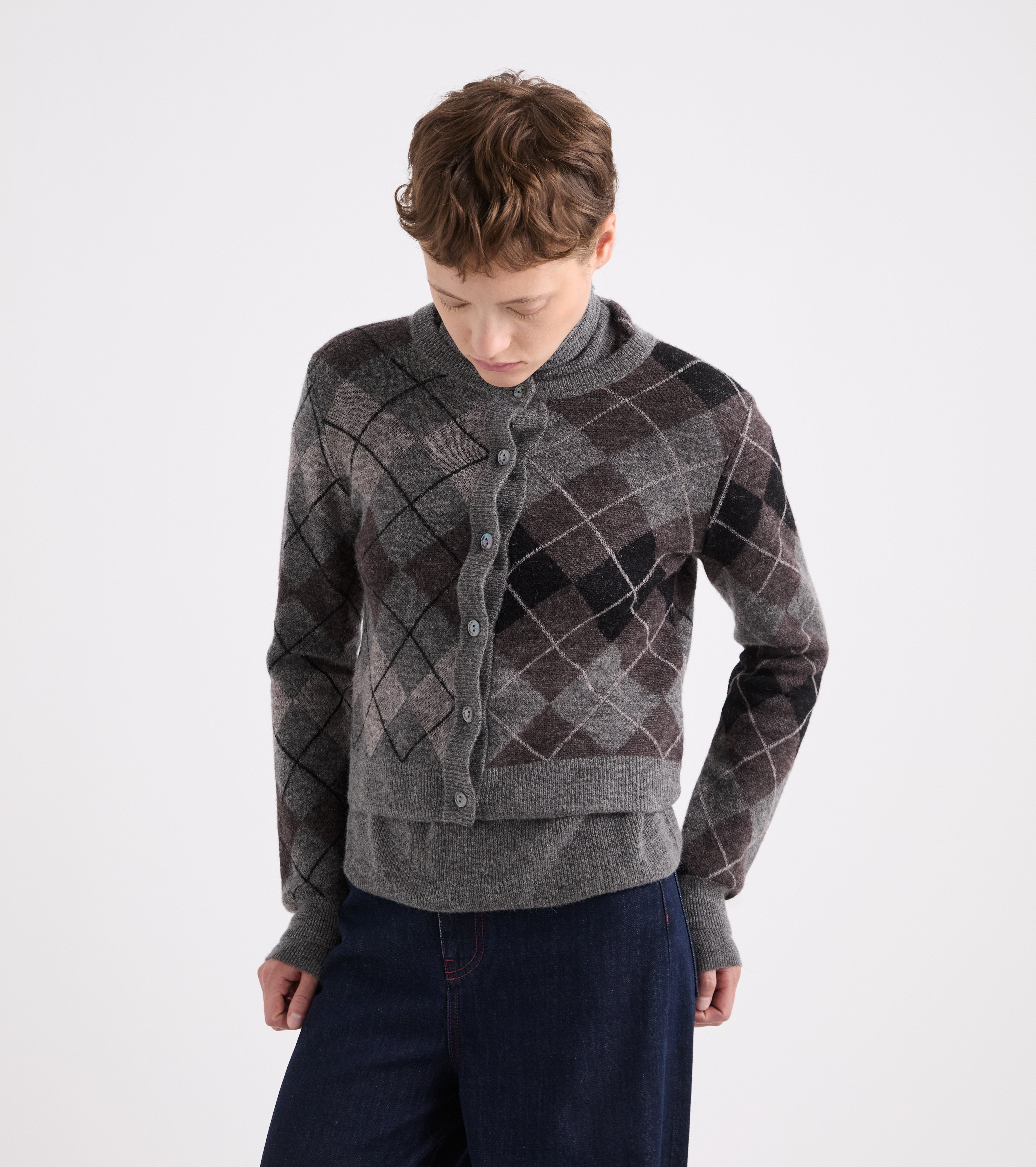 Cardigan med rombe-mønster og rombeformede knapper