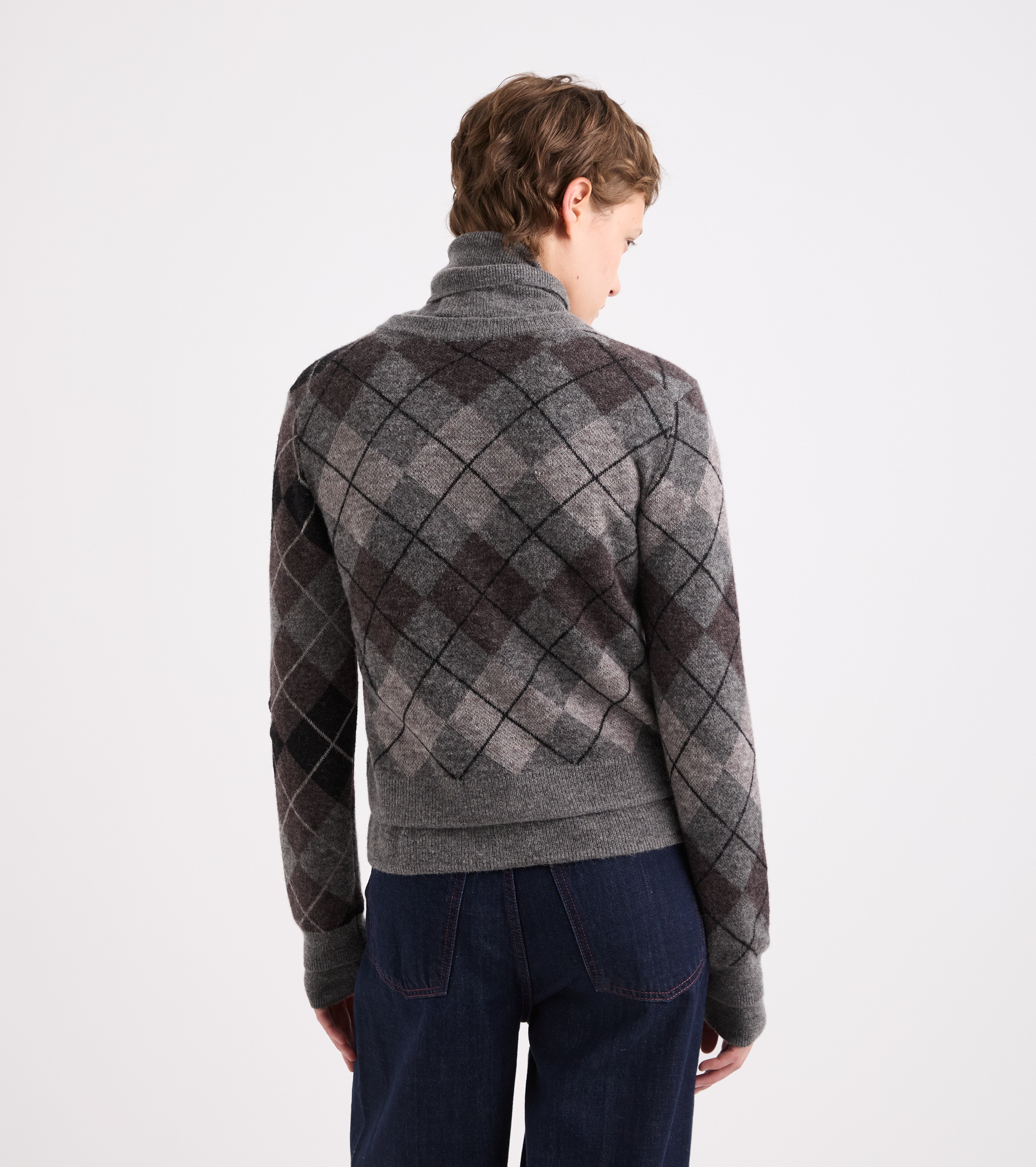 Cardigan med rombe-mønster og rombeformede knapper