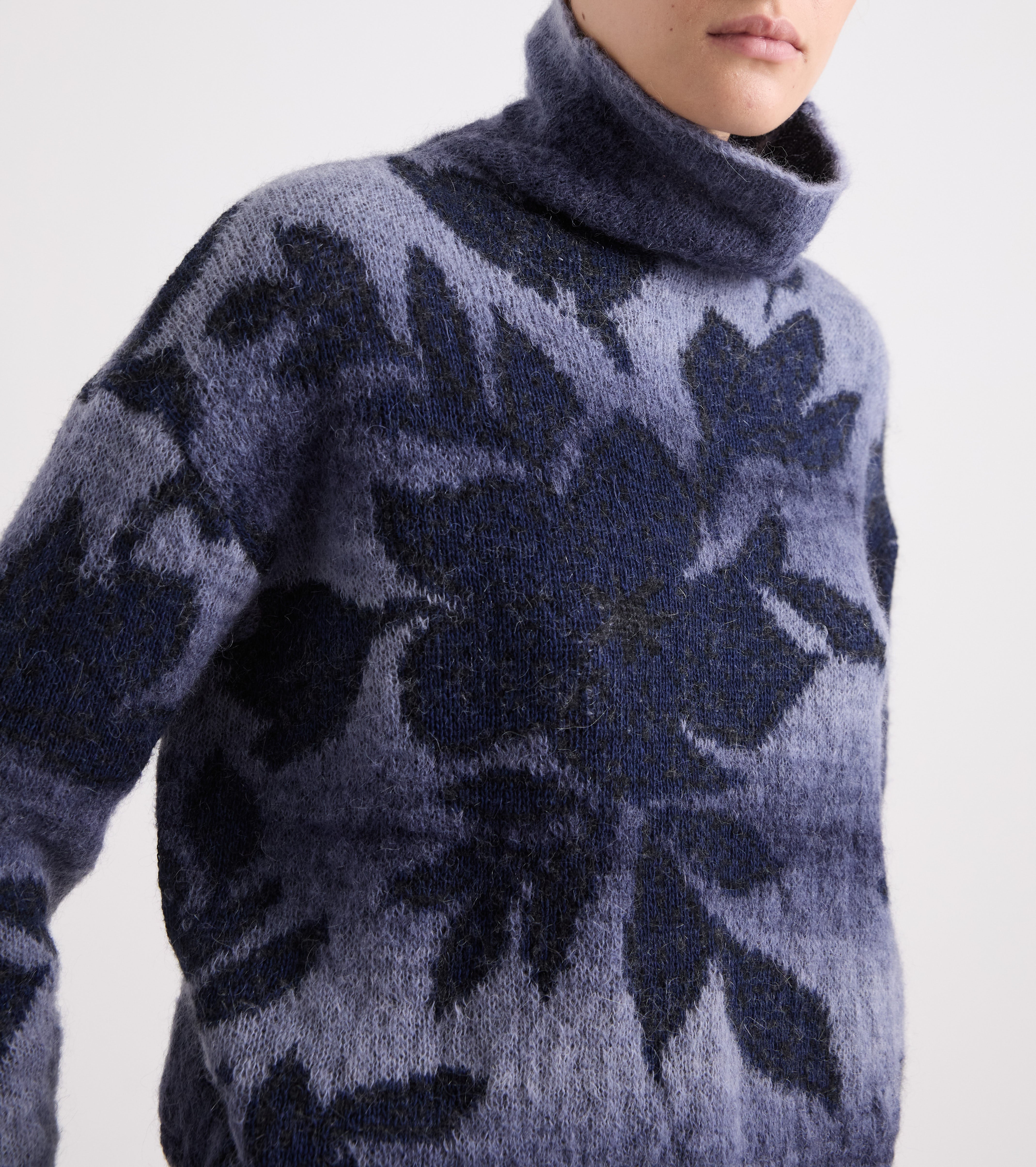 Rullekravebluse i jacquard af uldblanding i marineblå