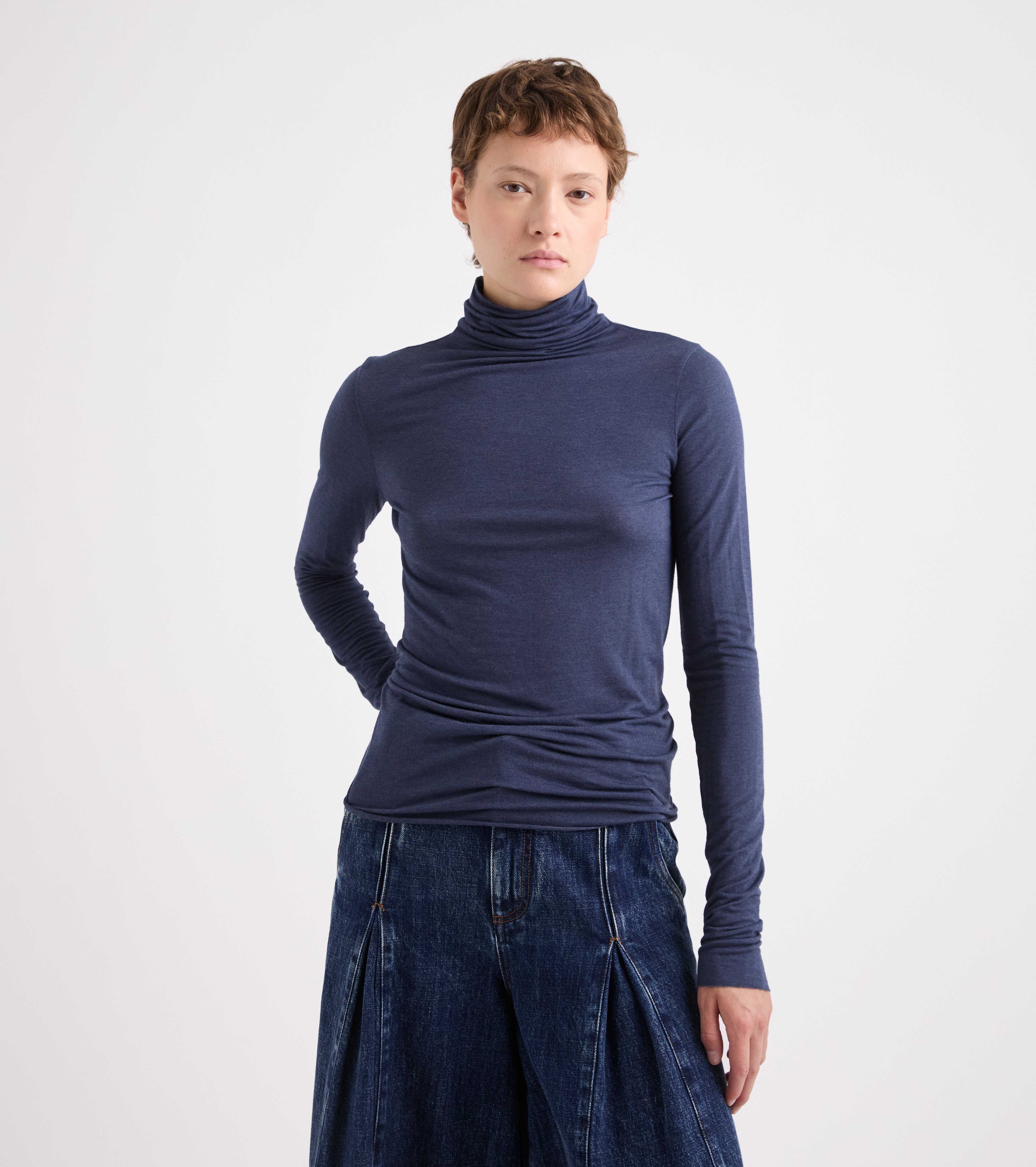 Stretch-T-shirt med lange ærmer i blå fløjl