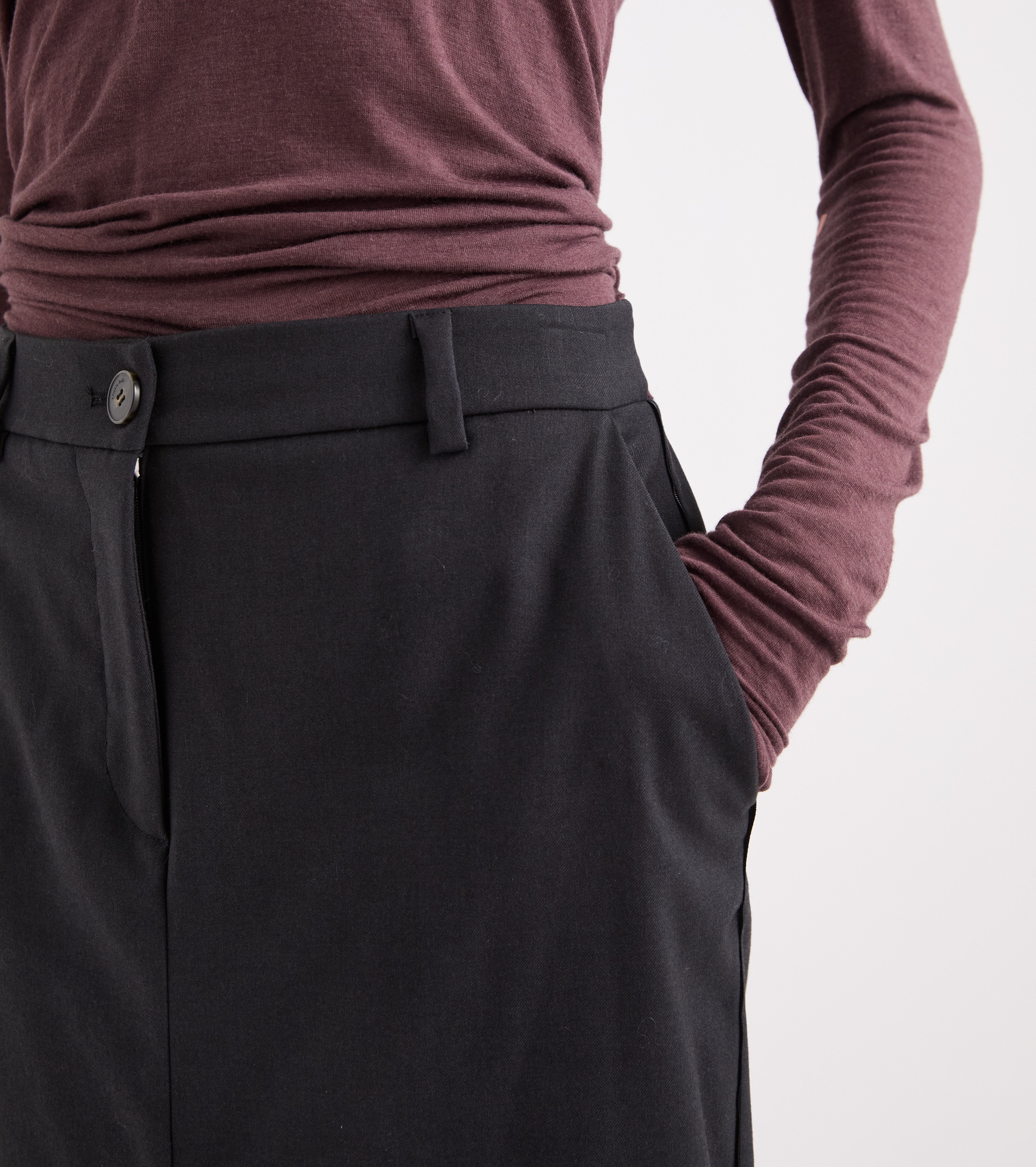 Gonna stretch con spacco e tasche check