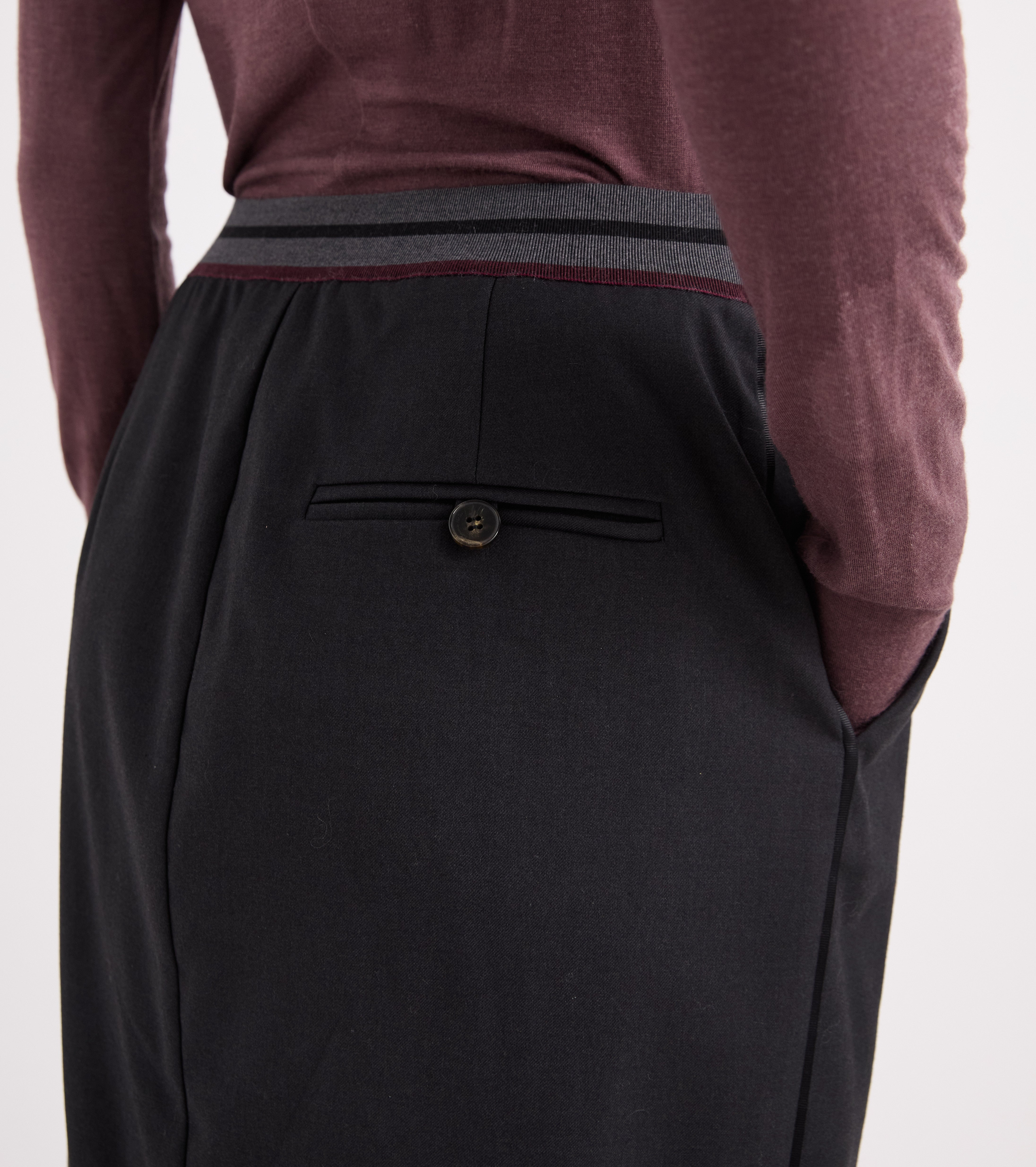 Gonna stretch con spacco e tasche check