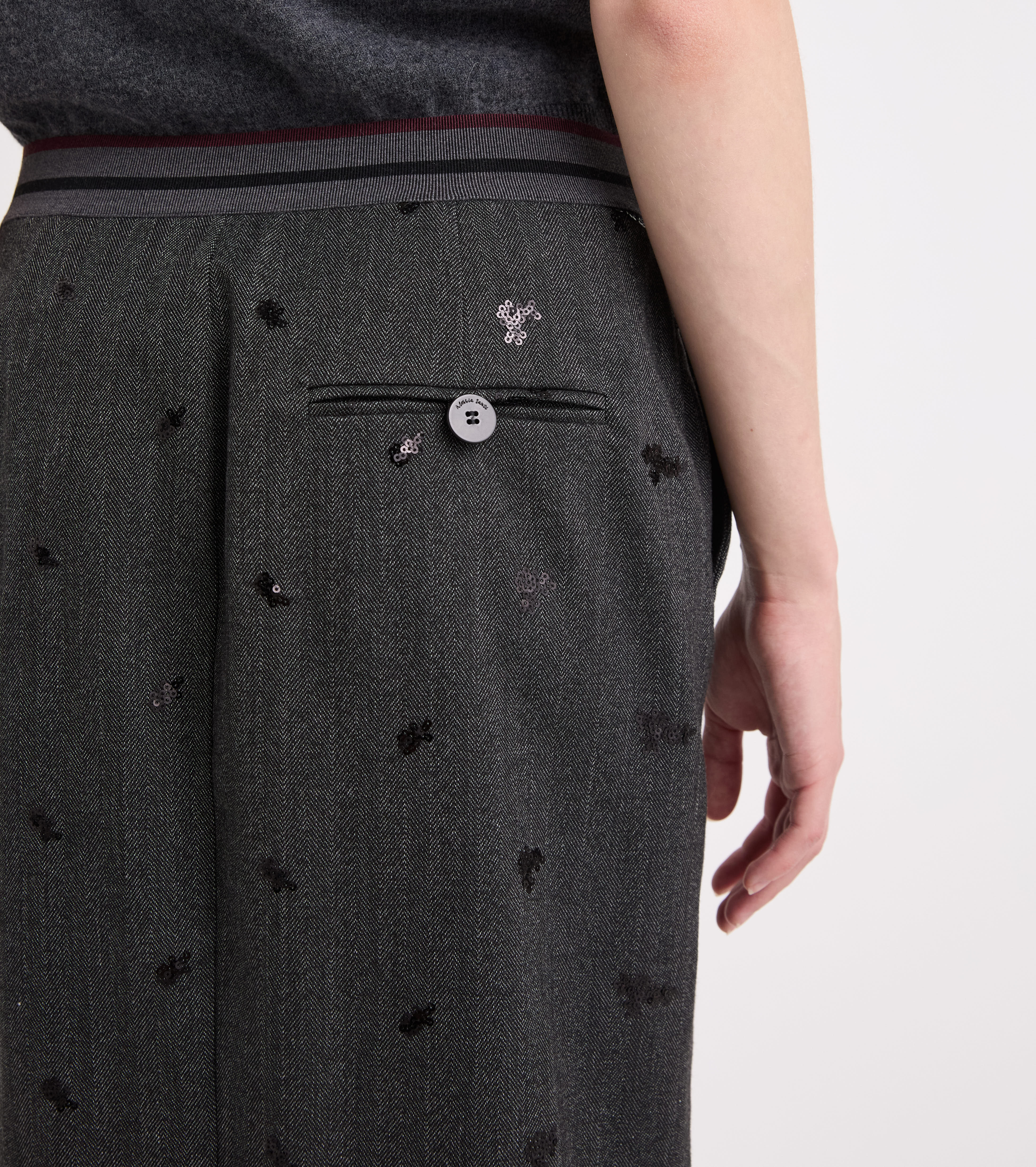 Gonna stretch con spacco e tasche check