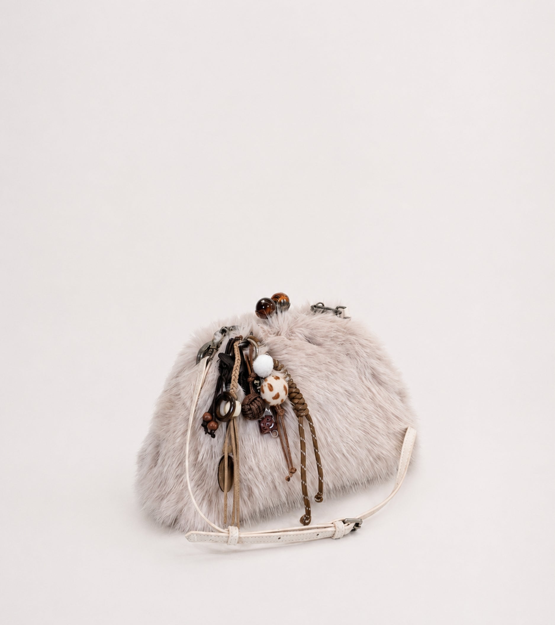 Borsa crossbody con charms sabbia