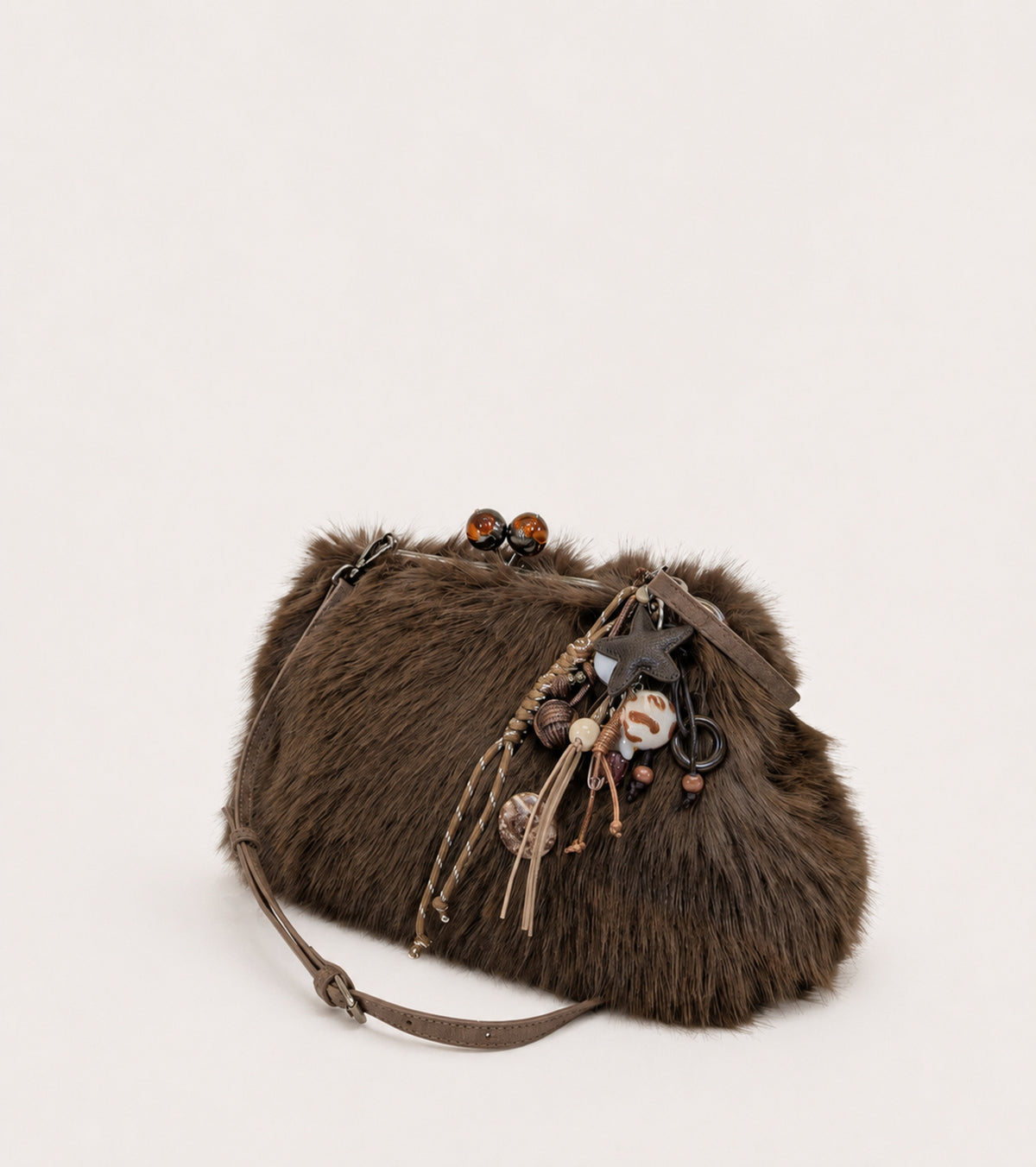 Borsa crossbody con charms corteccia