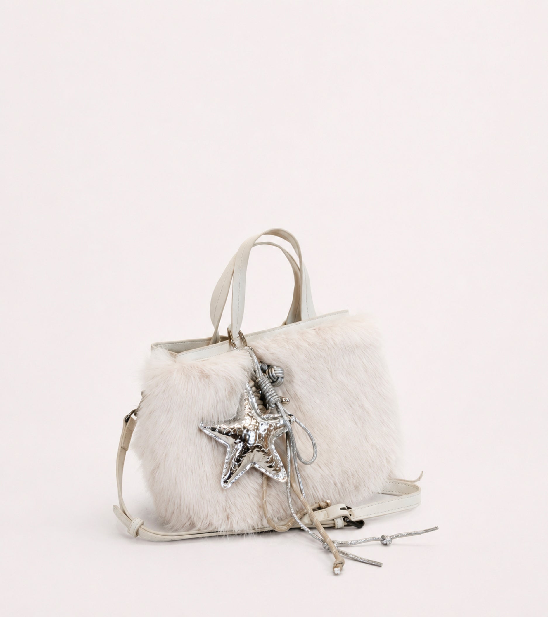 Bolso de mano con correa para el hombro color arena