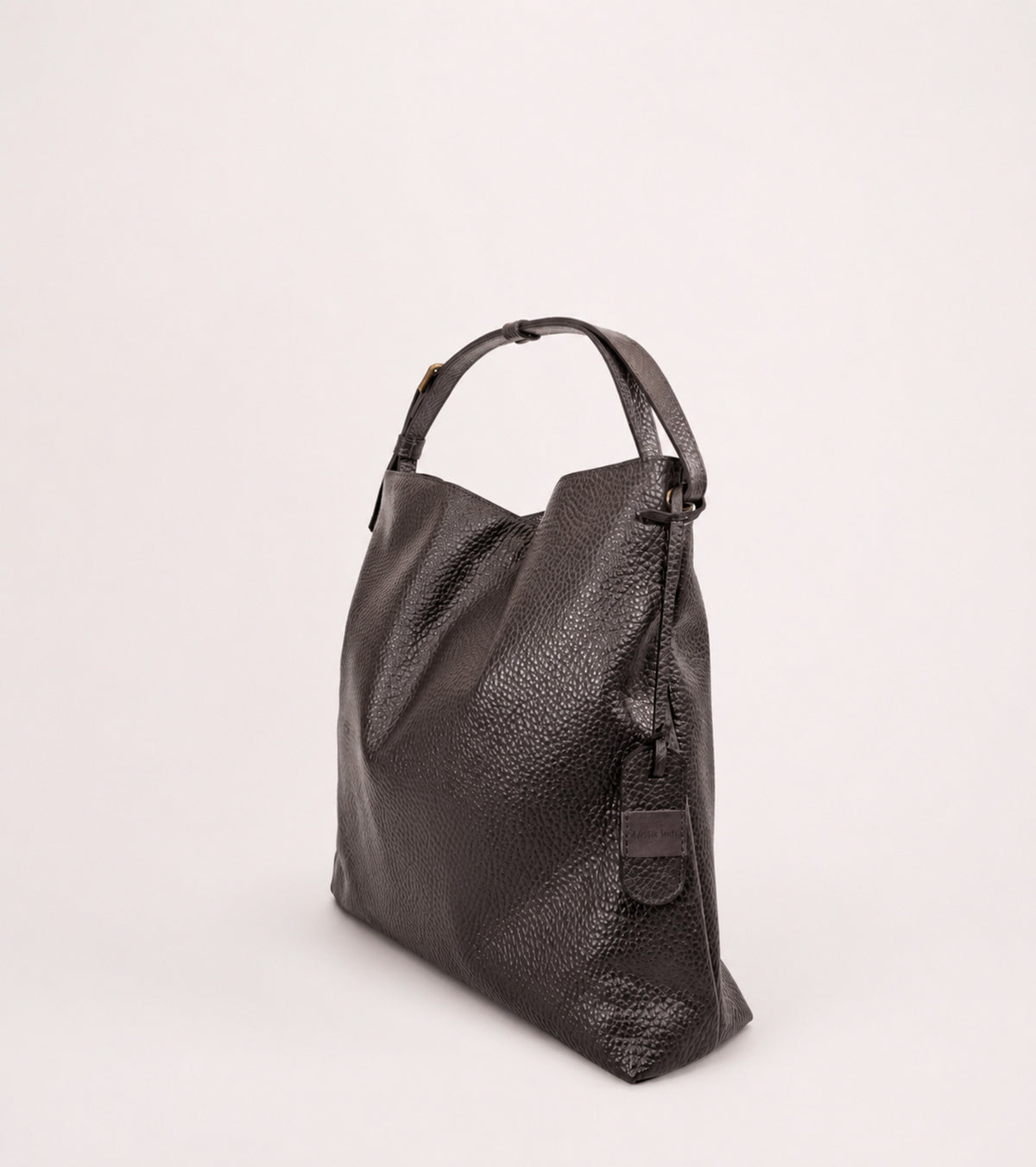 Borsa a secchiello con charm ebano