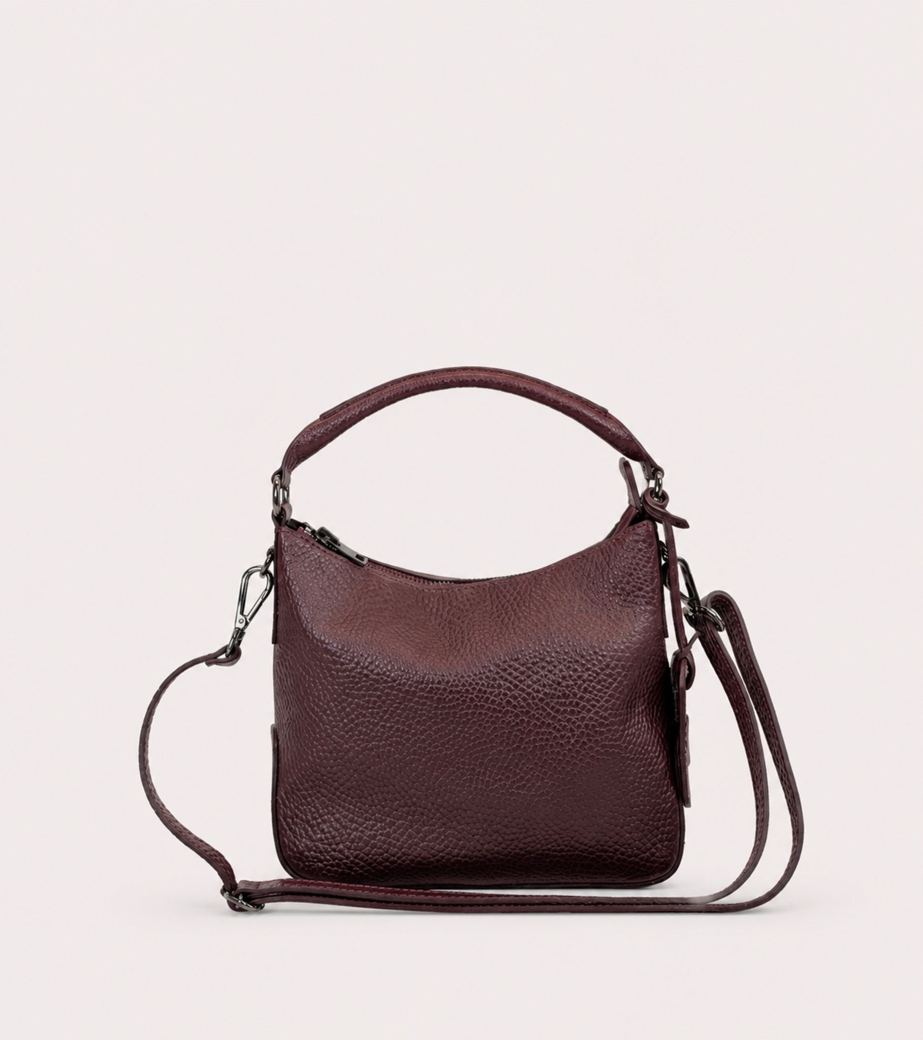 Bolso hobo con colgante en color ciruela