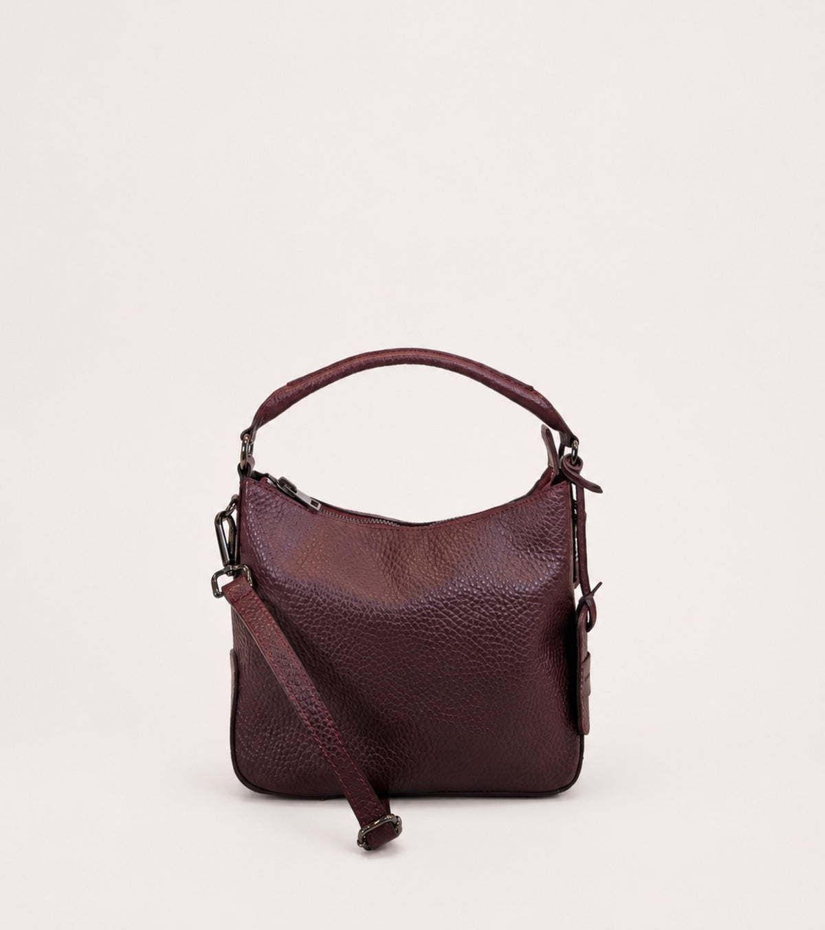 Borsa hobo con charm prugna