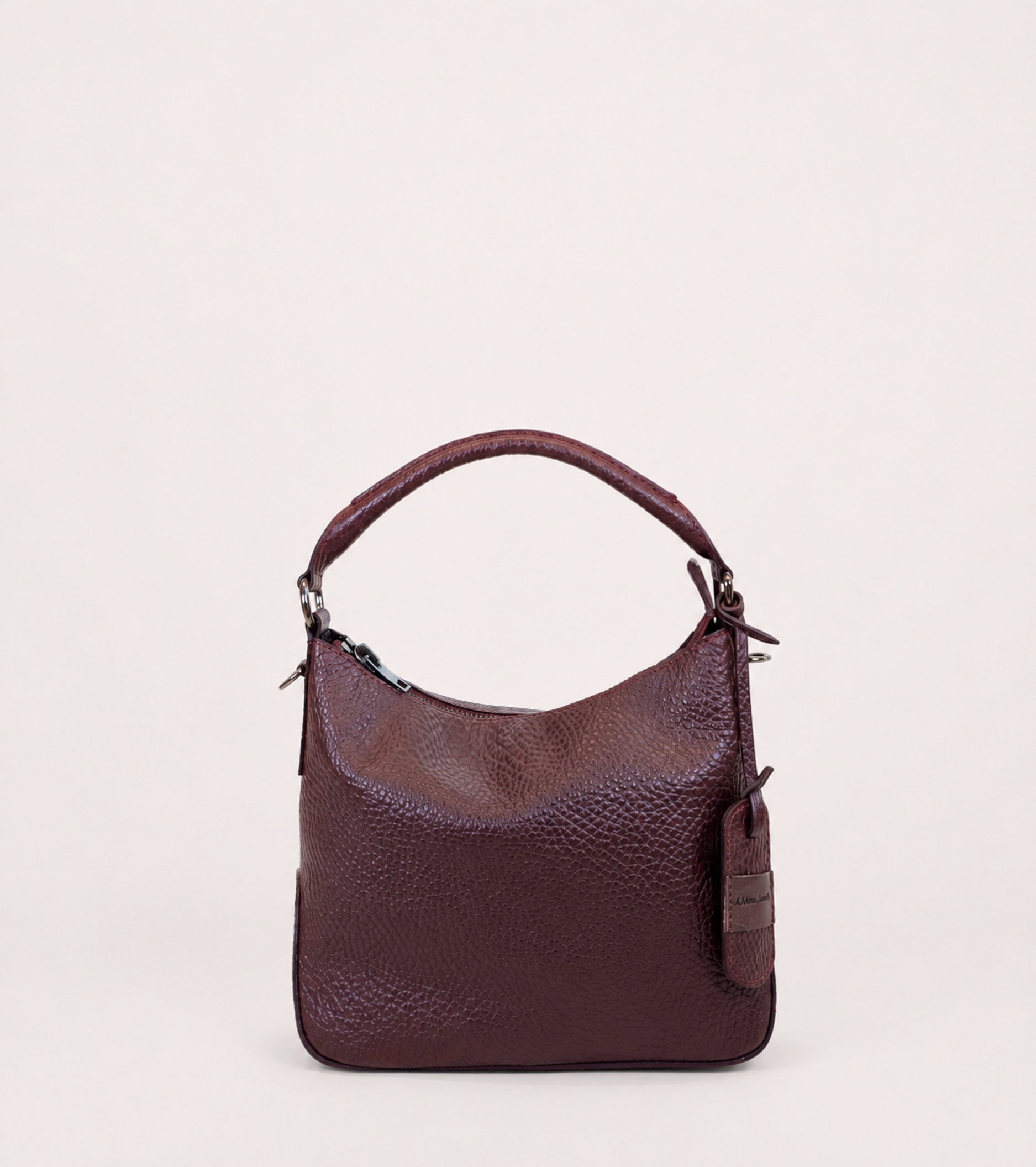 Bolso hobo con colgante en color ciruela