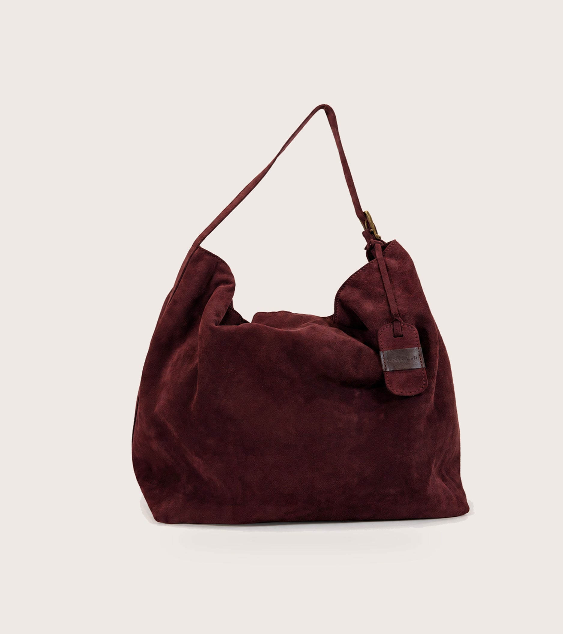 Bolso de hombro de ante con colgante color mosto