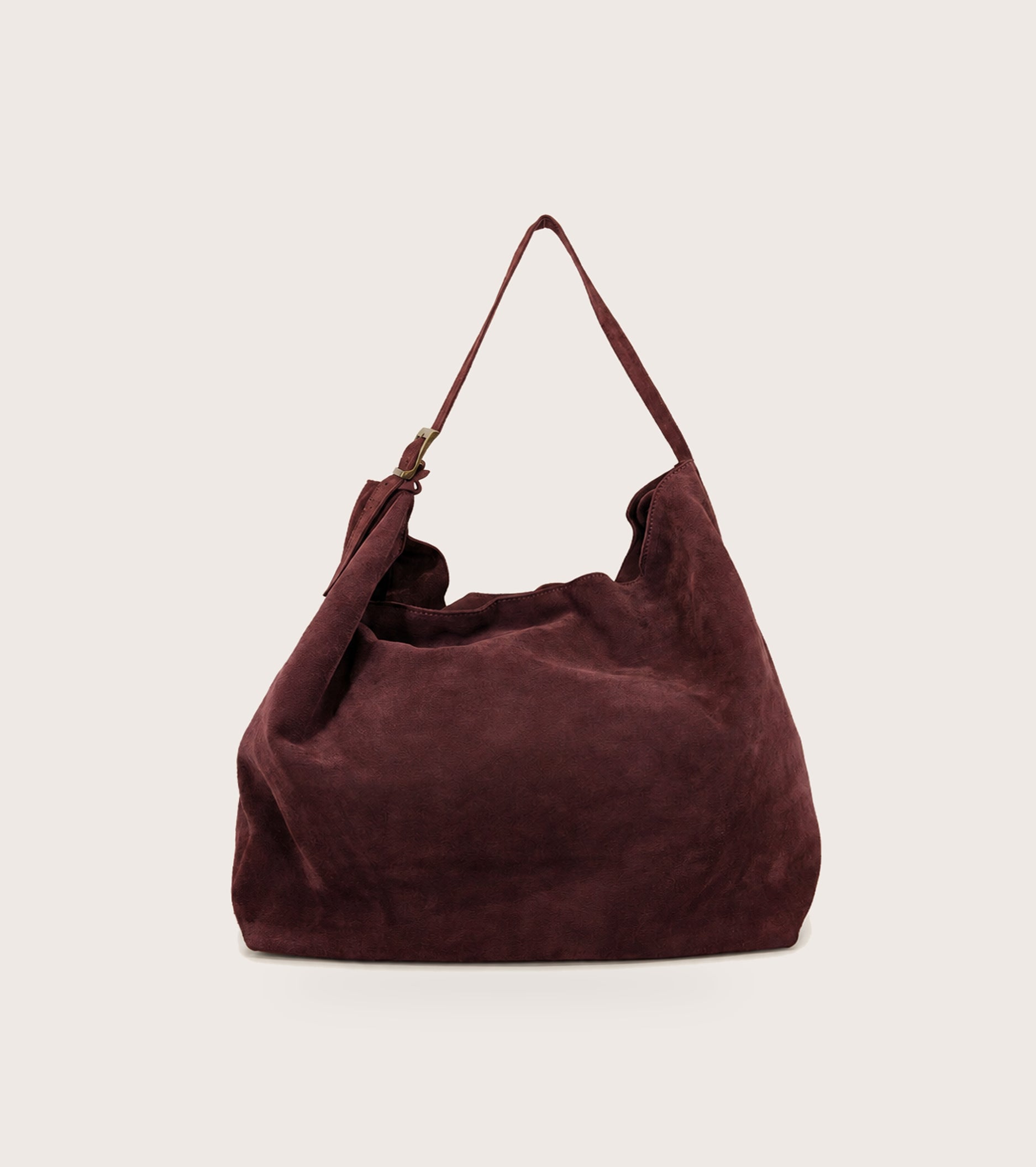 Bolso de hombro de ante con colgante color mosto