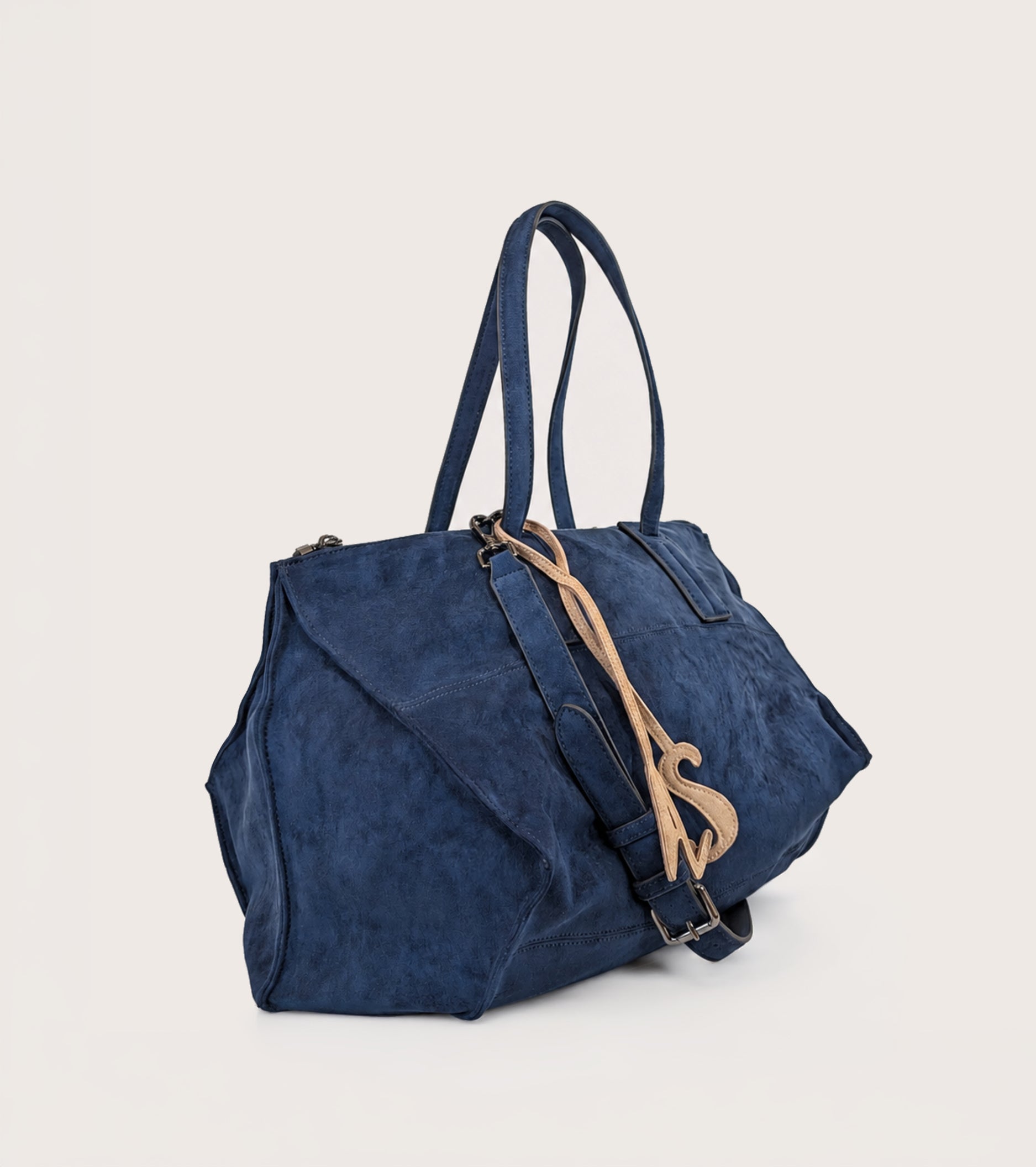 Shoppingtaske i ruskind med AS-charm i farven »Mezznotte«