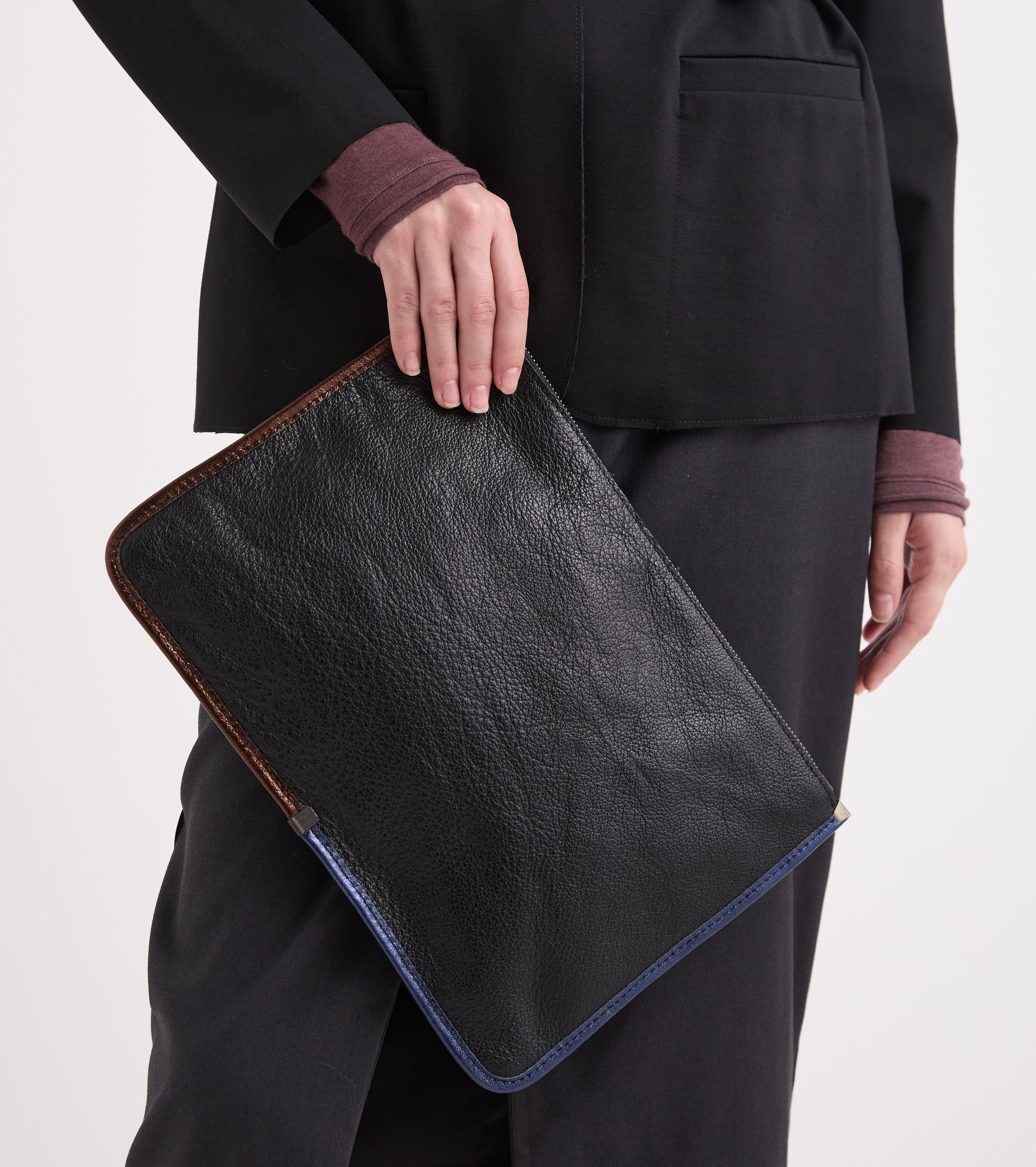 Sort diamantmønstret clutch med lynlås