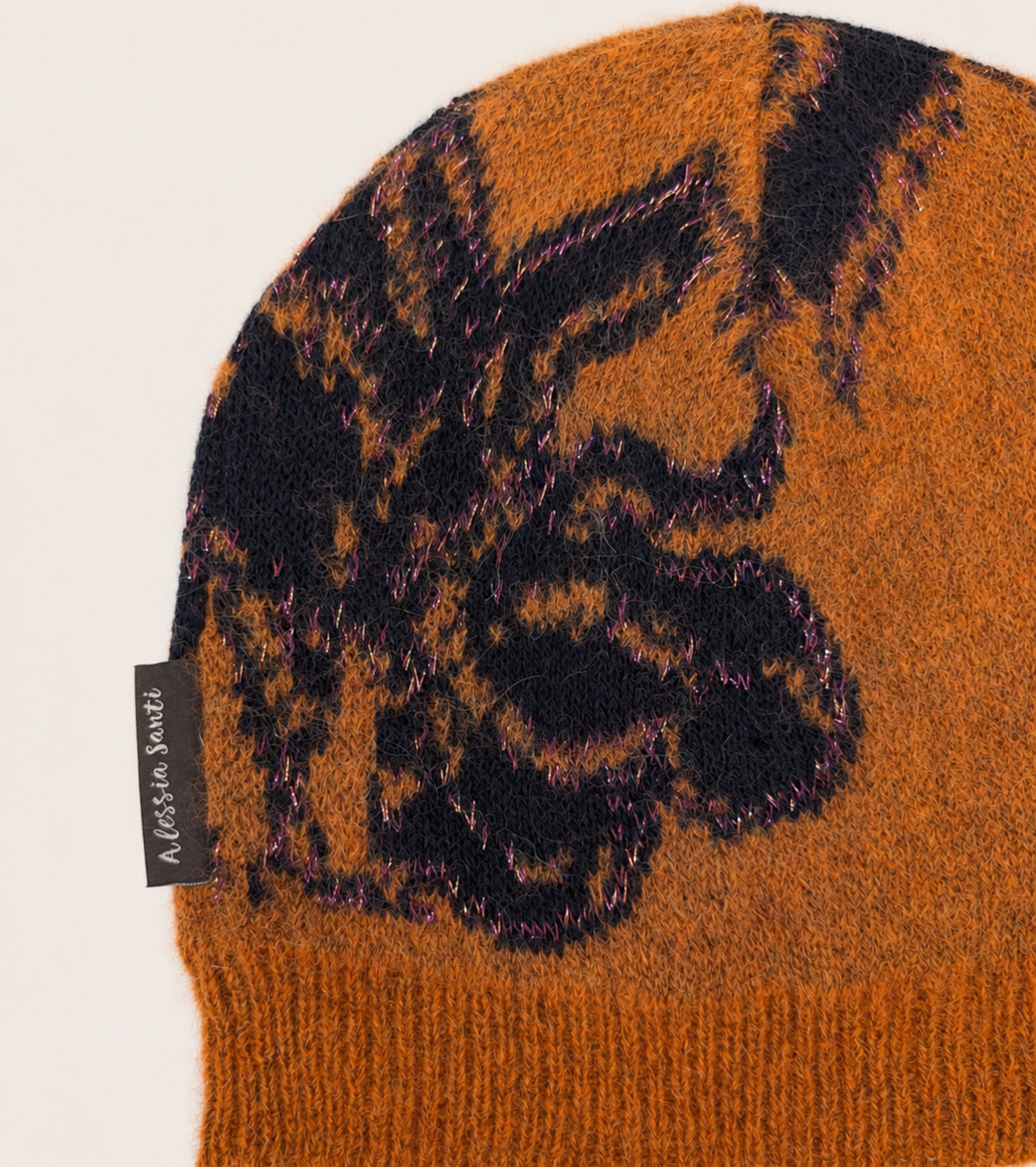 Beanie-hue i bomuld og alpaca i farverne orange og navy