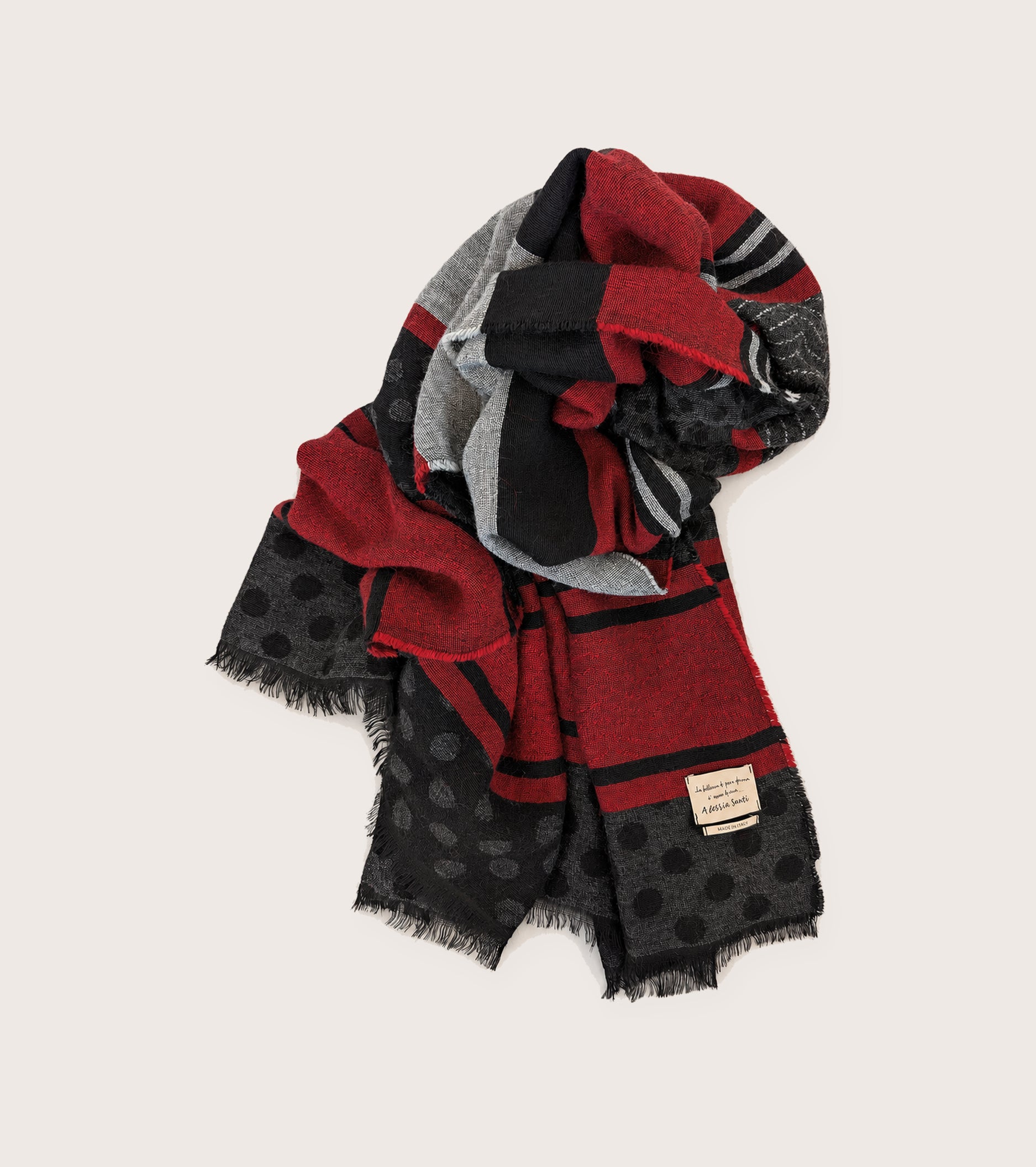 Bufanda de patchwork con flecos, negra y roja