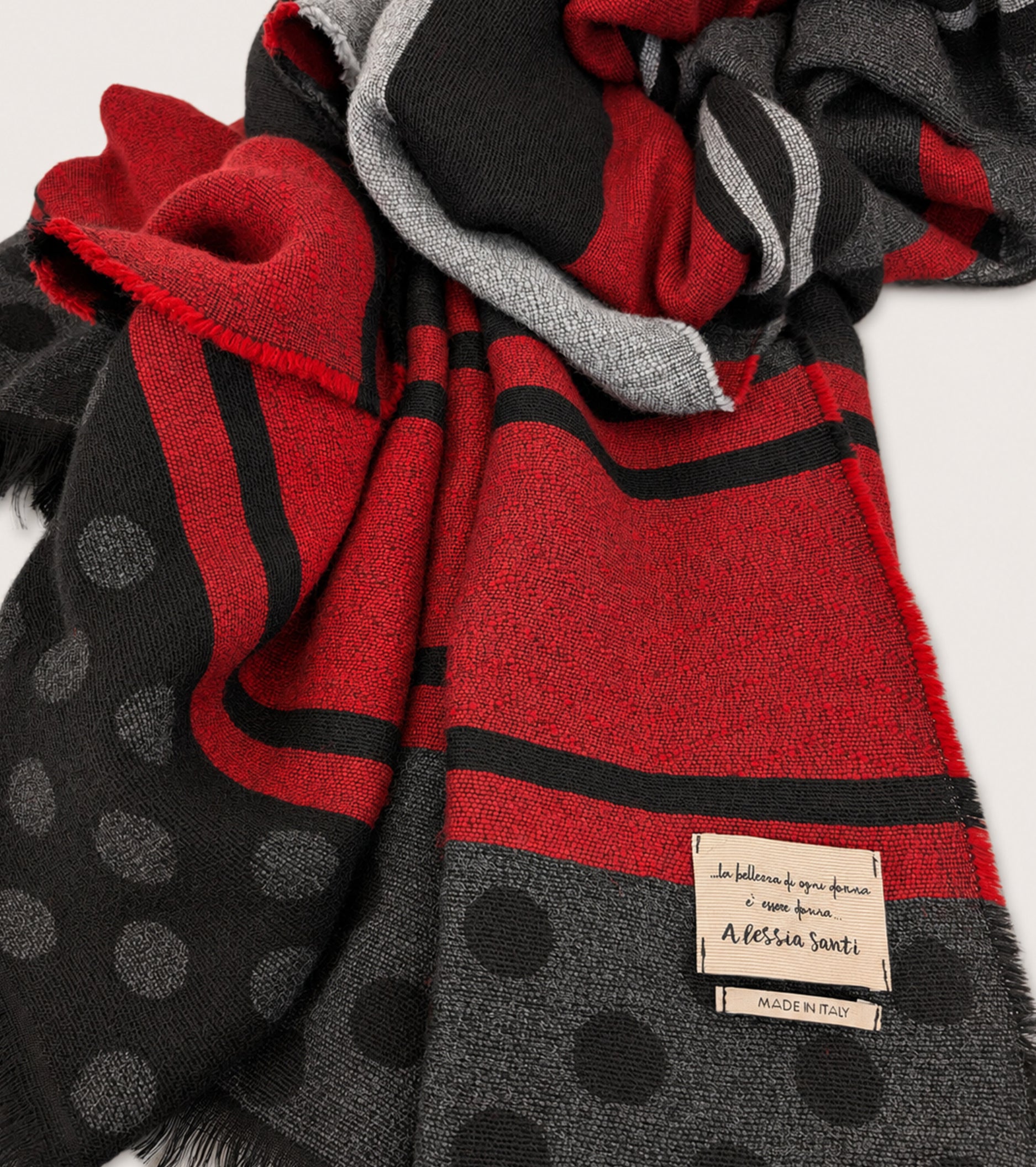 Bufanda de patchwork con flecos, negra y roja